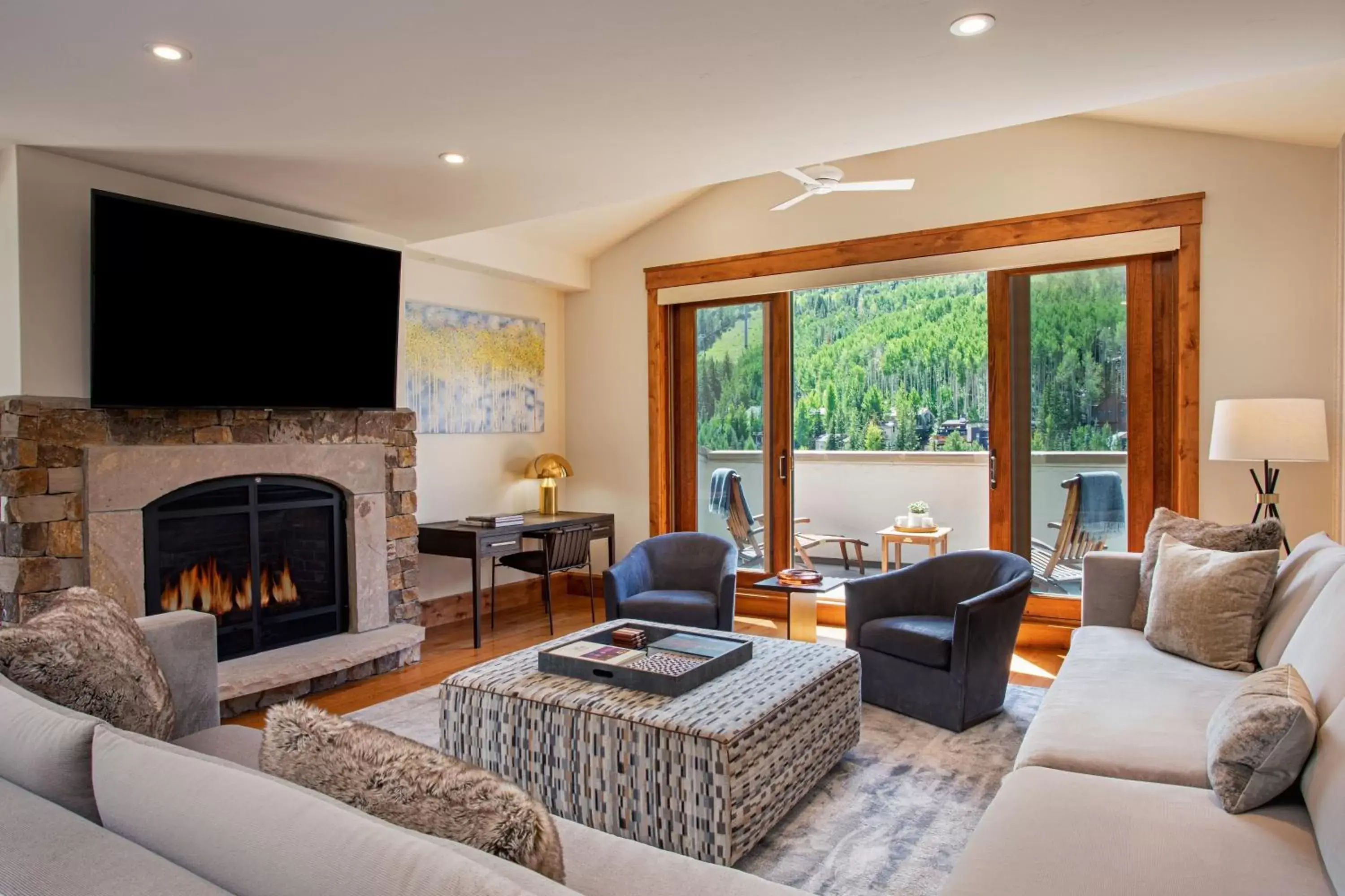 Living room, Seating Area in The Hythe, a Luxury Collection Resort, Vail