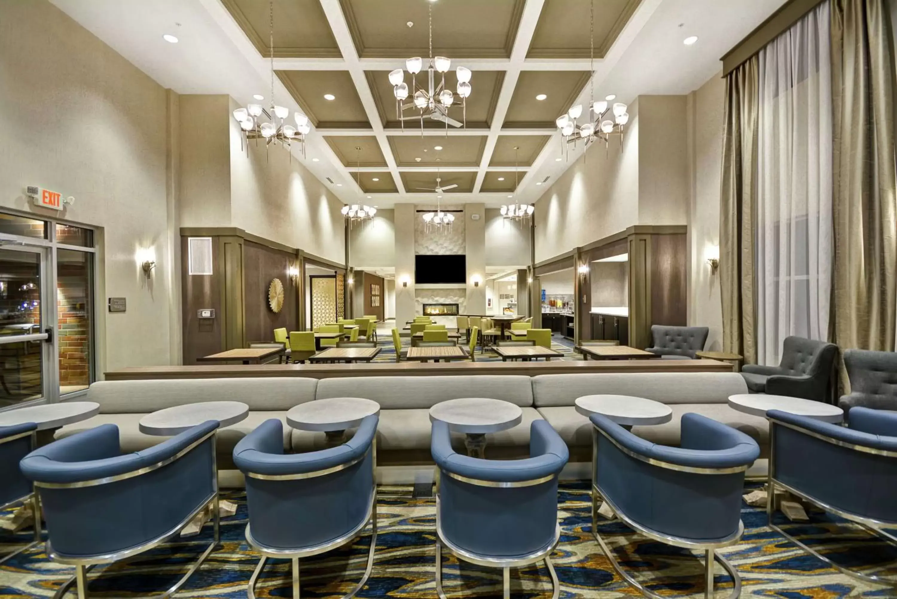 Dining area, Lounge/Bar in Homewood Suites By Hilton Warren Detroit