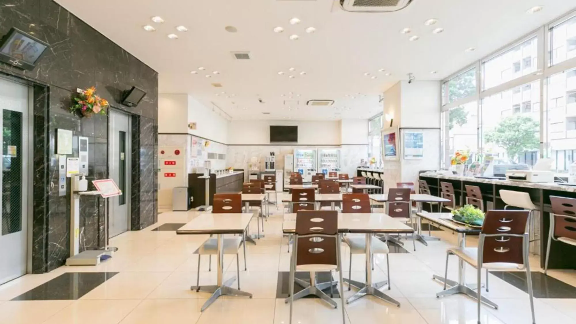 Lounge or bar, Restaurant/Places to Eat in Toyoko Inn Hachinohe Ekimae