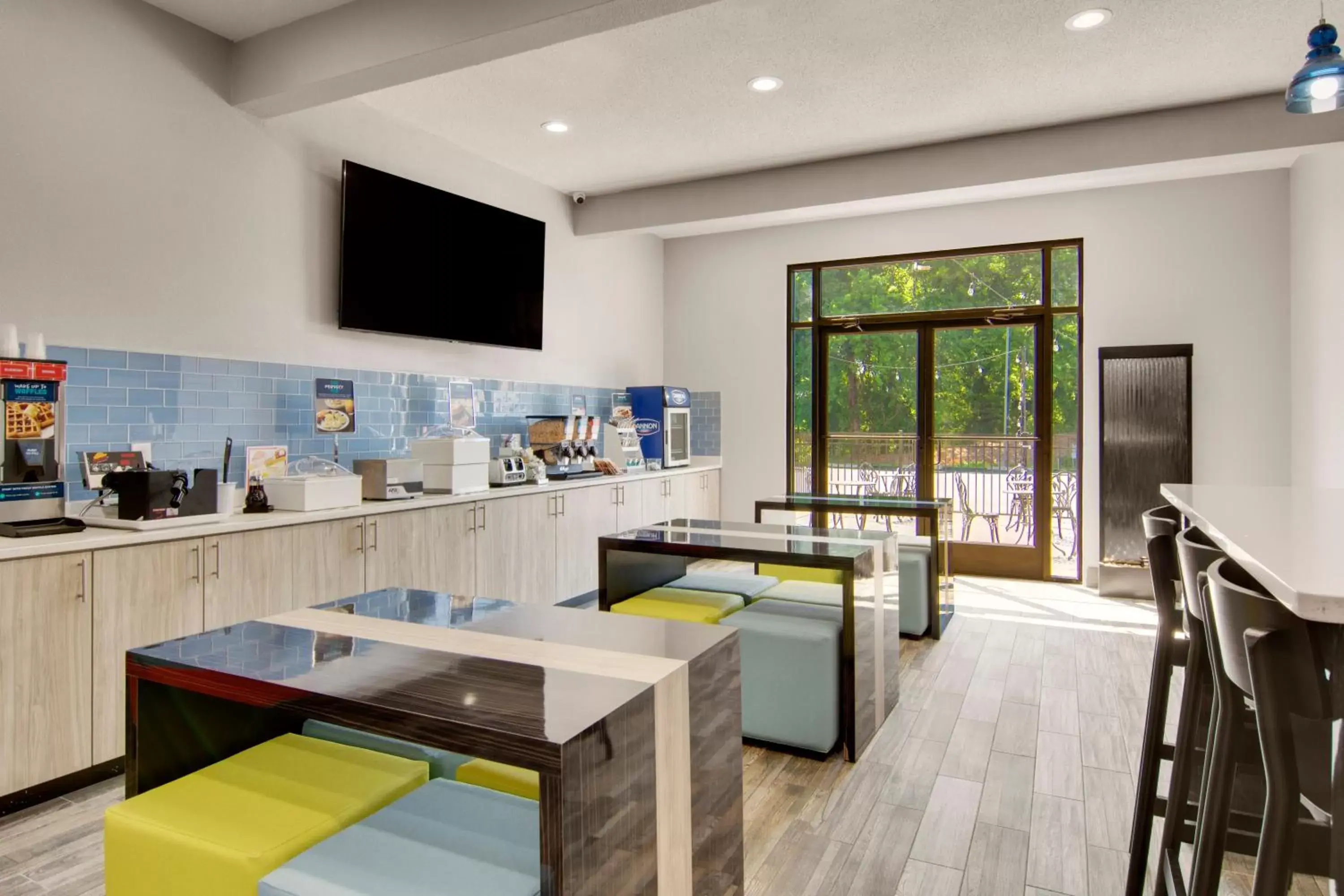 Breakfast in Clarion Pointe on the lake Clarksville-South Hill West Breakfast in Clarion Pointe on the lake Clarksville-South Hill West