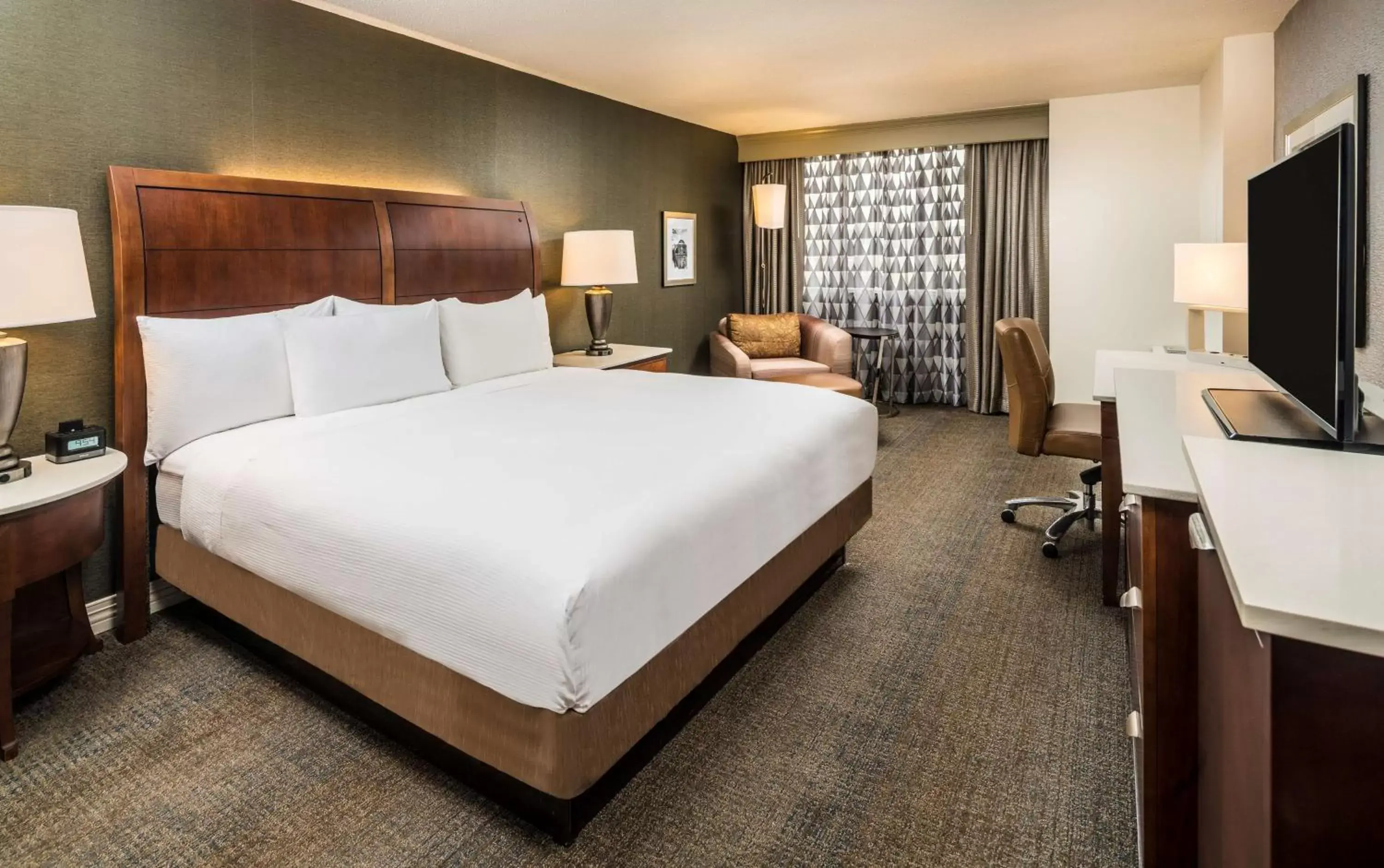 Bed in Hilton Washington DC/Rockville Hotel & Executive Meeting Center