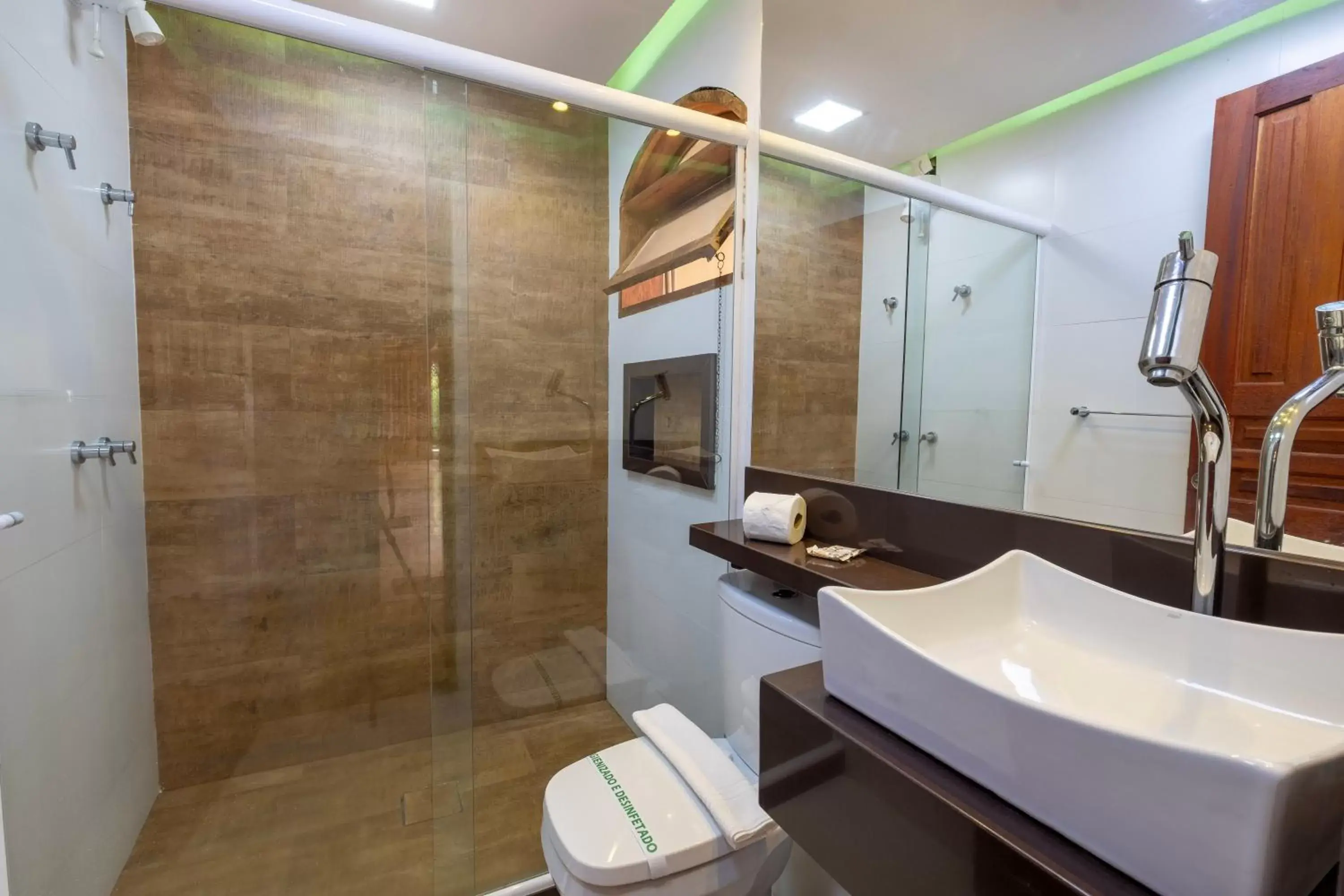 Bathroom in Hotel Serra Everest