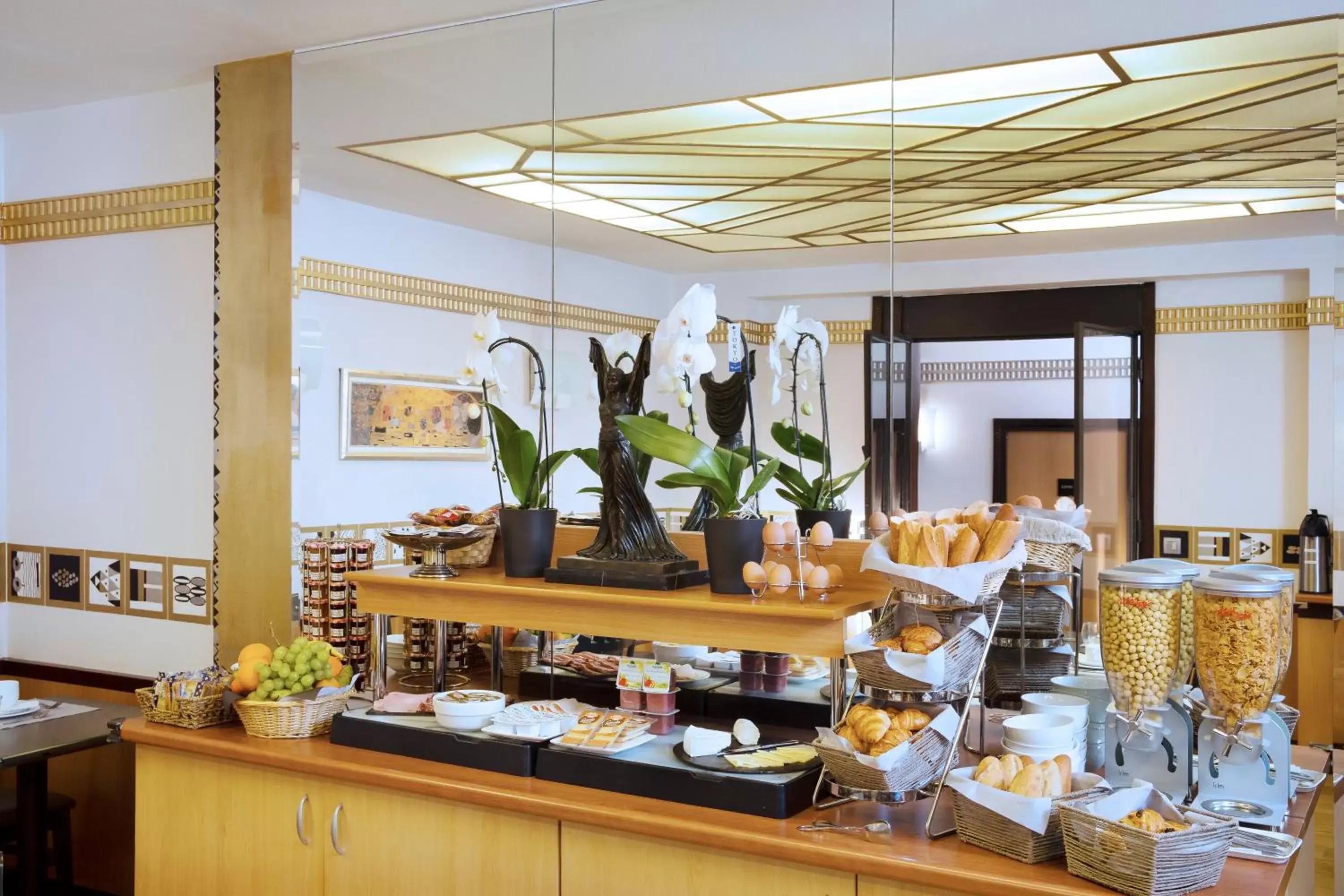 Buffet breakfast, Restaurant/Places to Eat in Hotel Opéra d'Antin