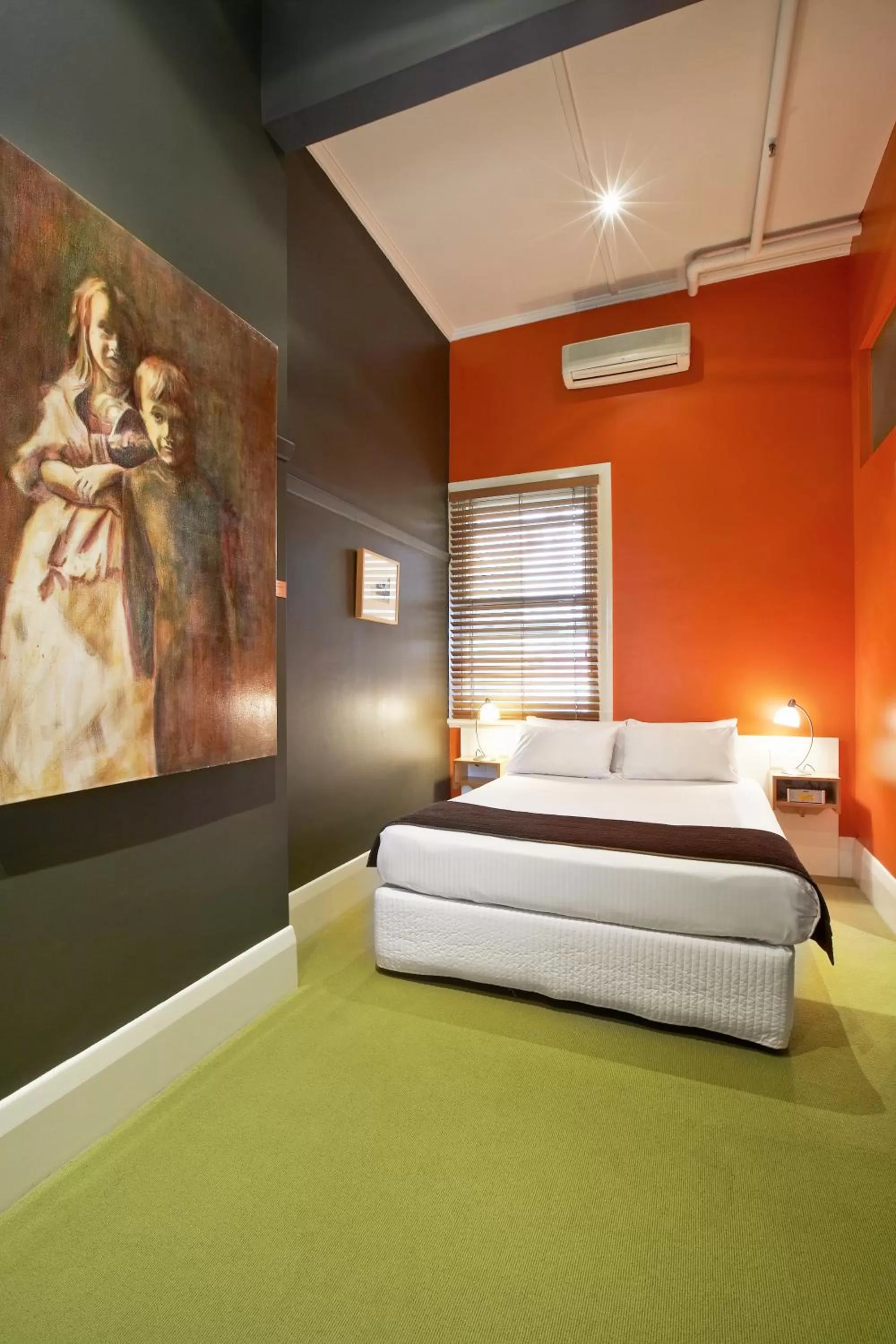 Bed in Tolarno Hotel