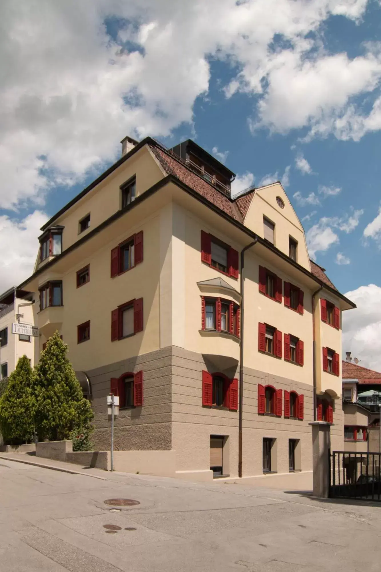 Facade/entrance, Property Building in Hotel Tautermann
