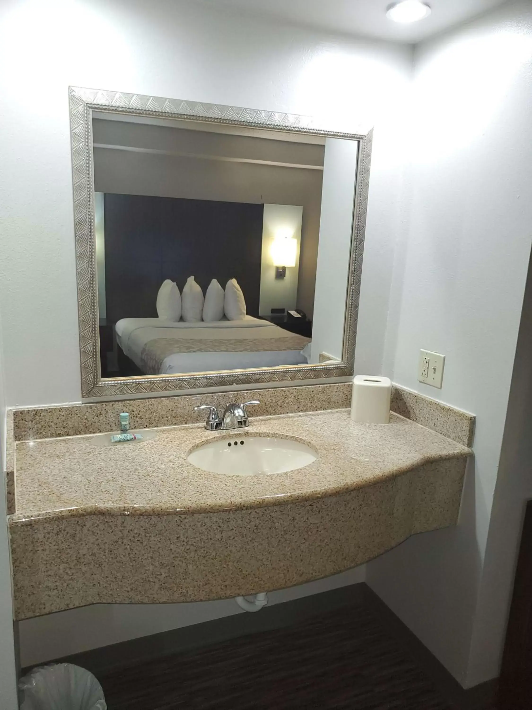 Bedroom, Bathroom in Best Western Southside Hotel & Suites