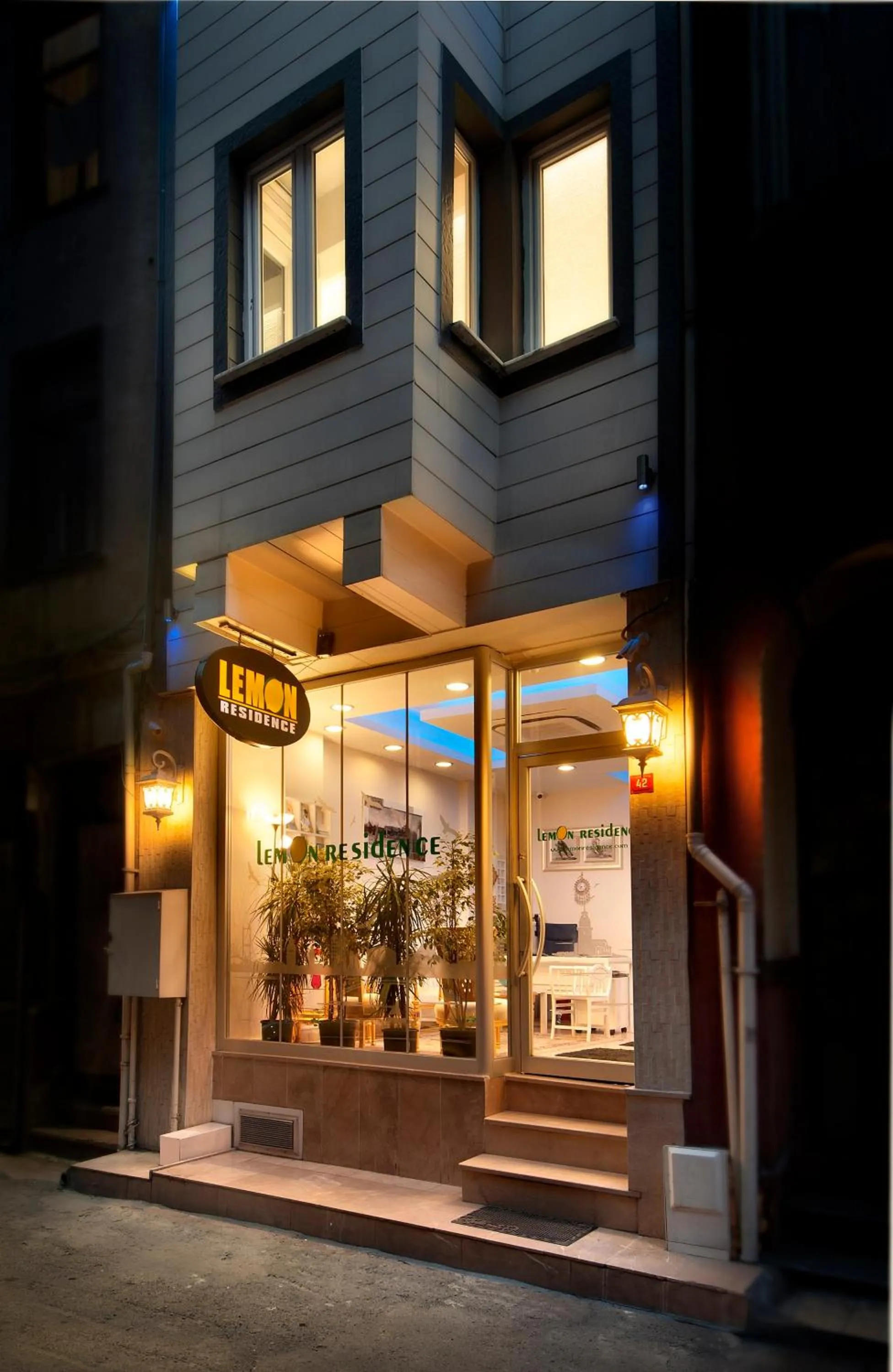 Facade/entrance in Lemon Residence