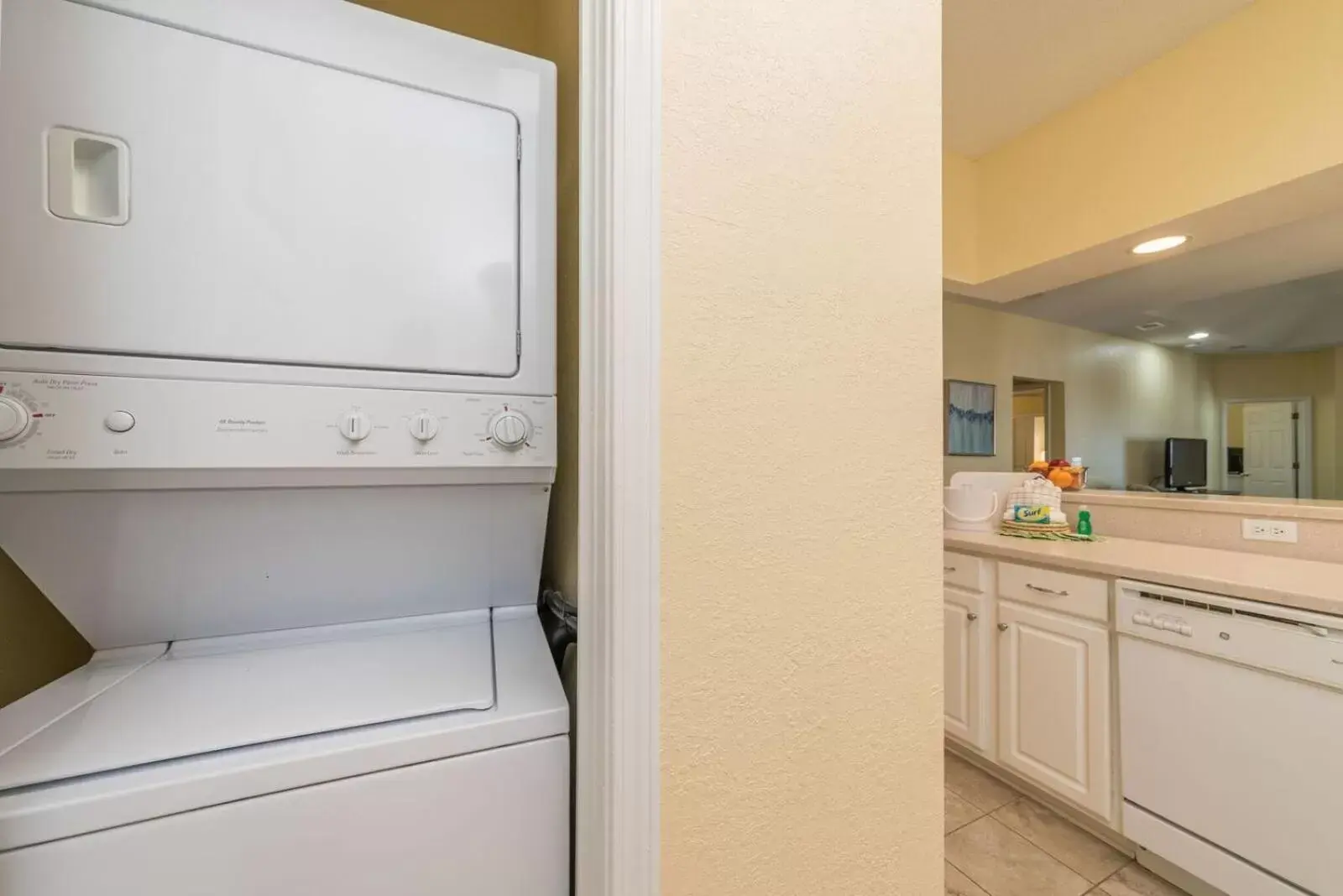 Kitchen/Kitchenette in Coral Sands Resort by Palmera