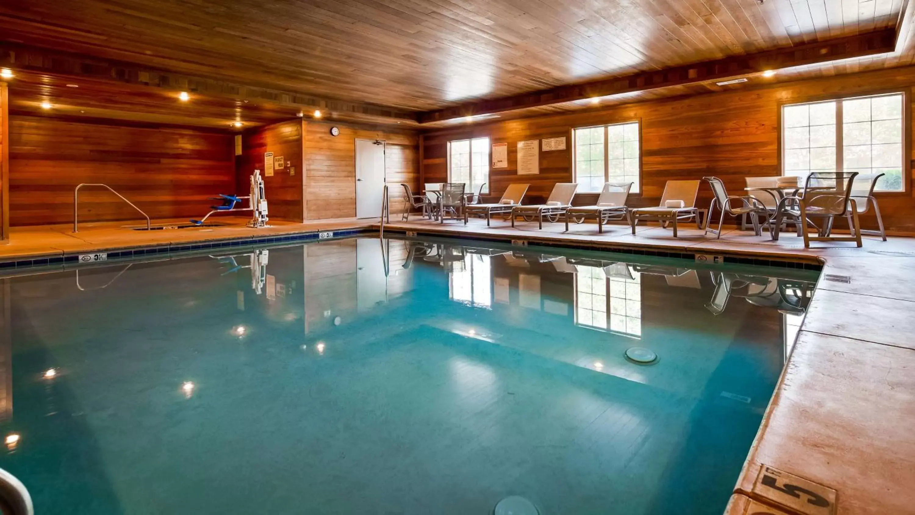 On site, Swimming Pool in Best Western Plus Rama Inn & Suites