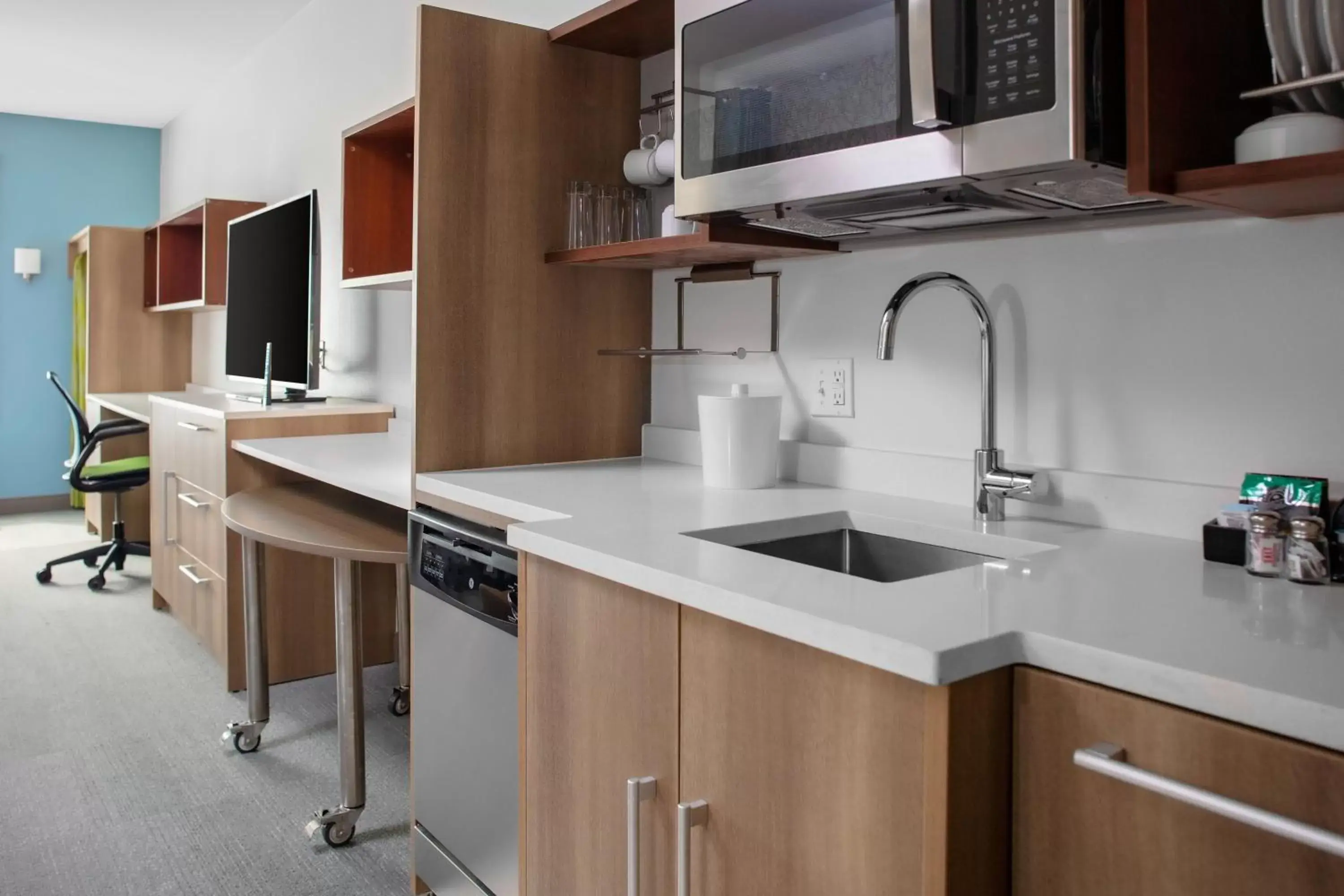 Kitchen or kitchenette, Kitchen/Kitchenette in Home2 Suites By Hilton Baton Rouge Citiplace
