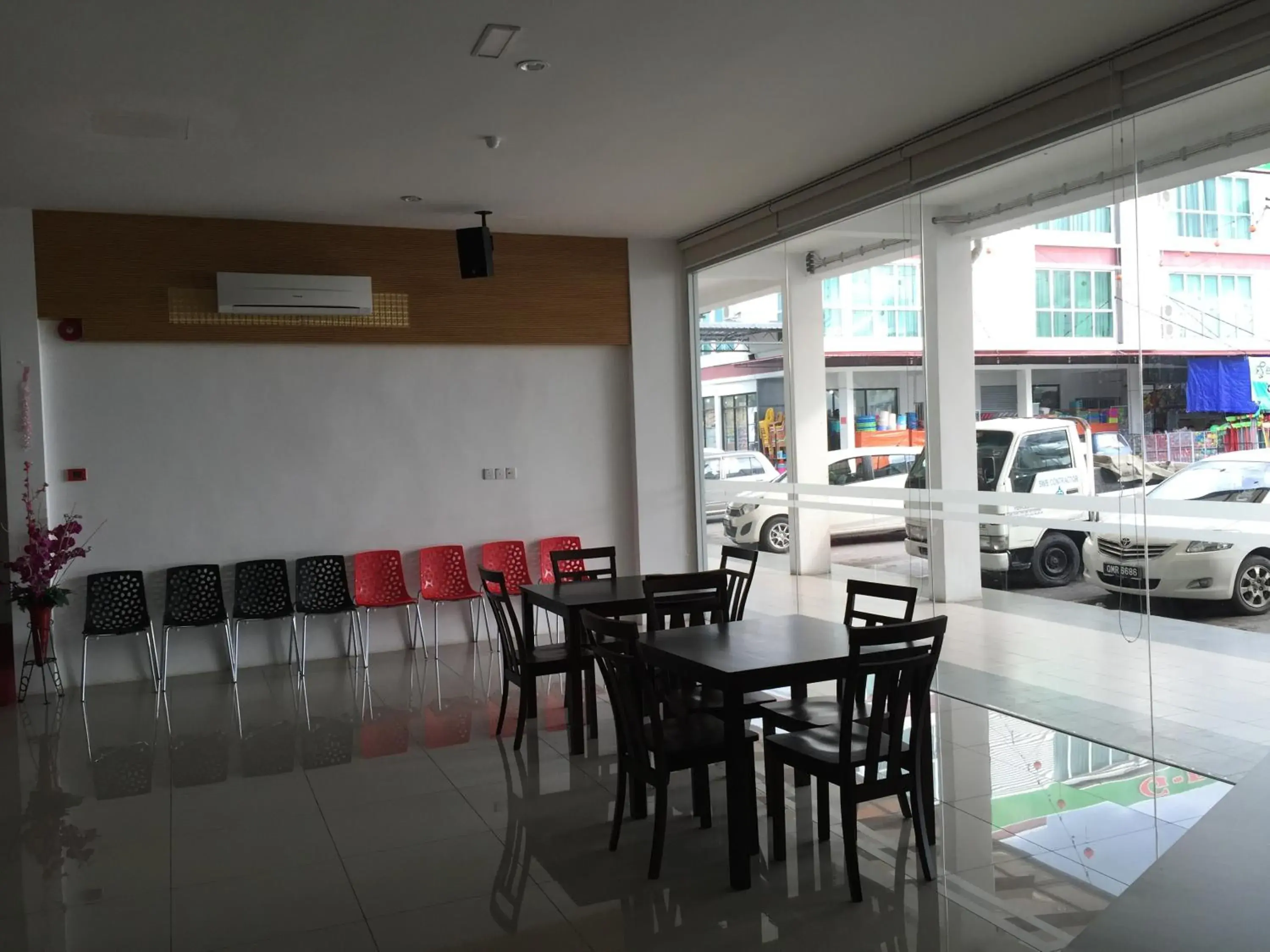 Restaurant/Places to Eat in Permai Hotel