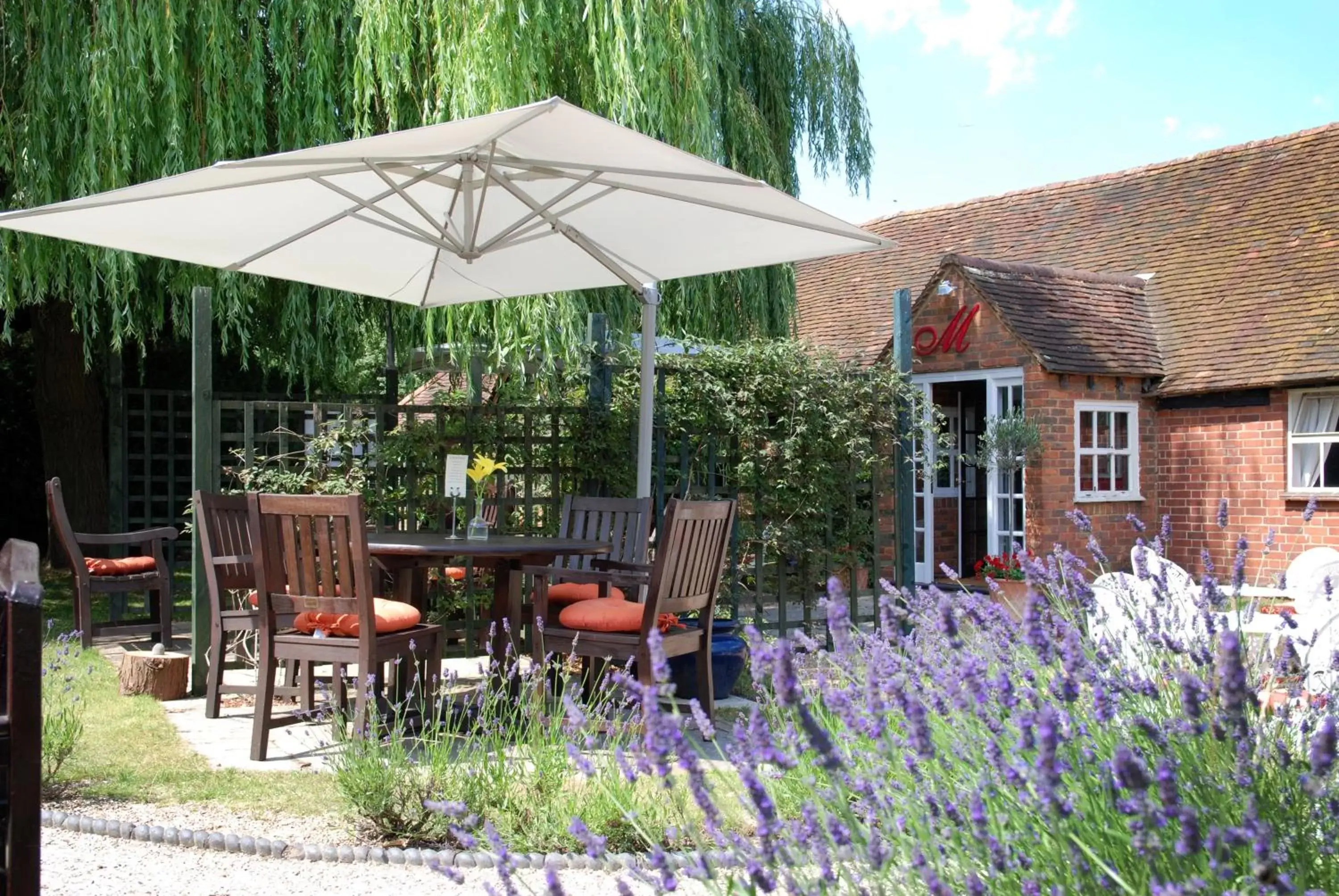 Restaurant/places to eat in Cantley House Hotel - Wokingham