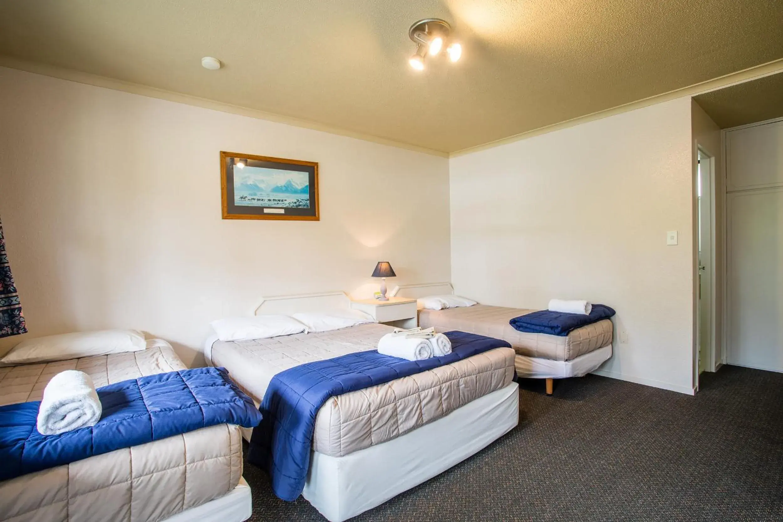 Photo of the whole room, Bed in Te Anau Top 10 Holiday Park and Motels