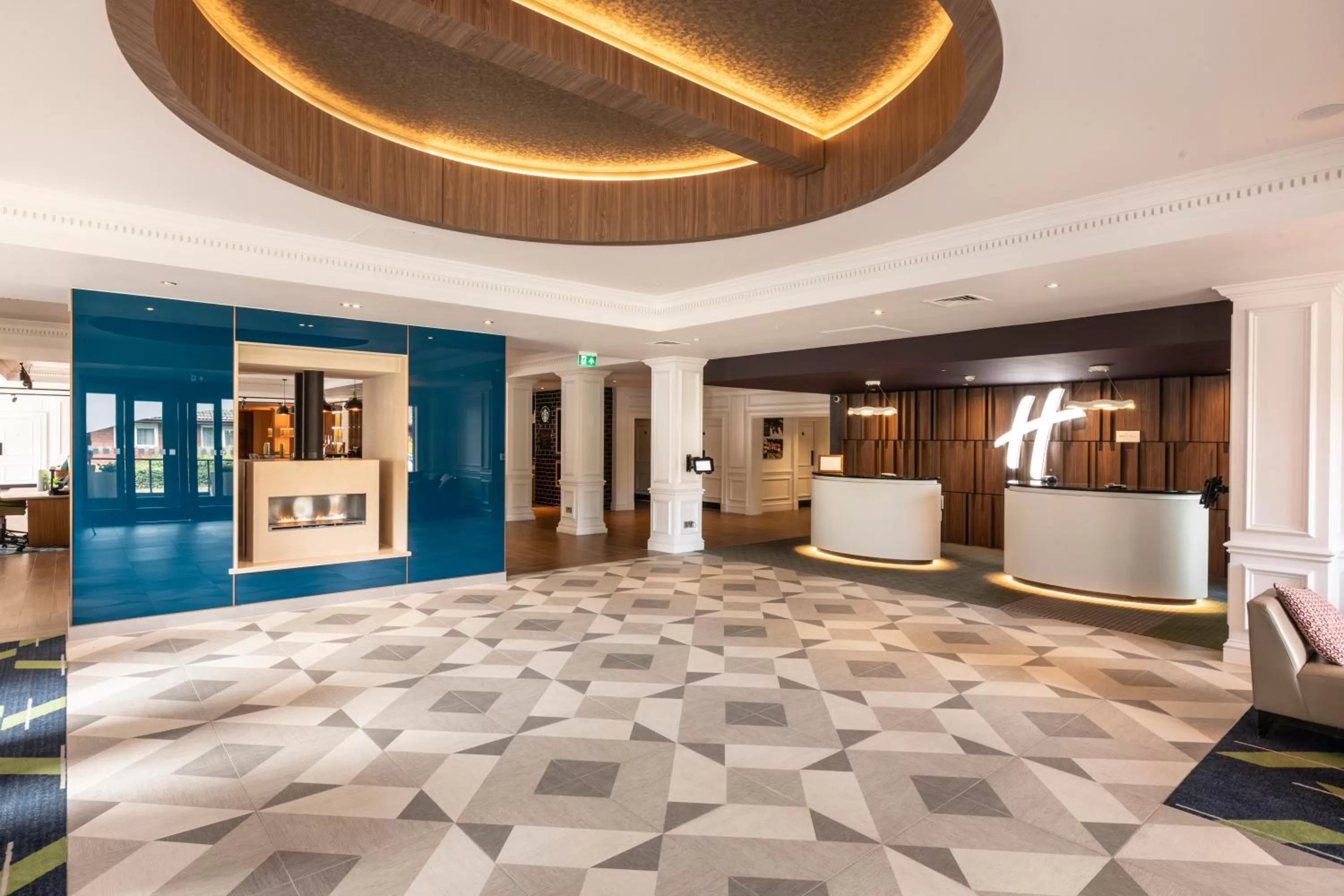 Lobby or reception in Holiday Inn Guildford by IHG