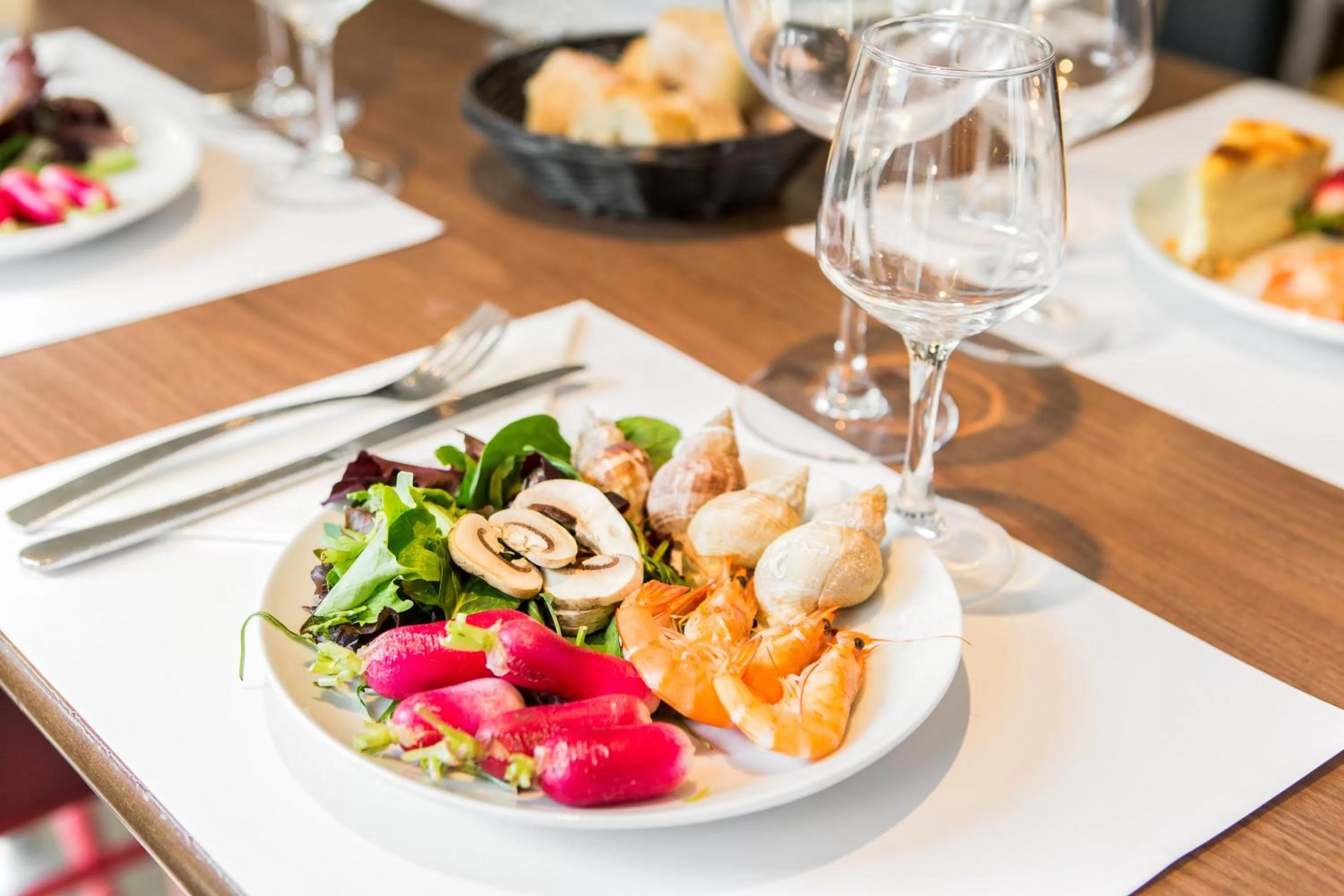 Restaurant/places to eat in Campanile Béziers A9/A75