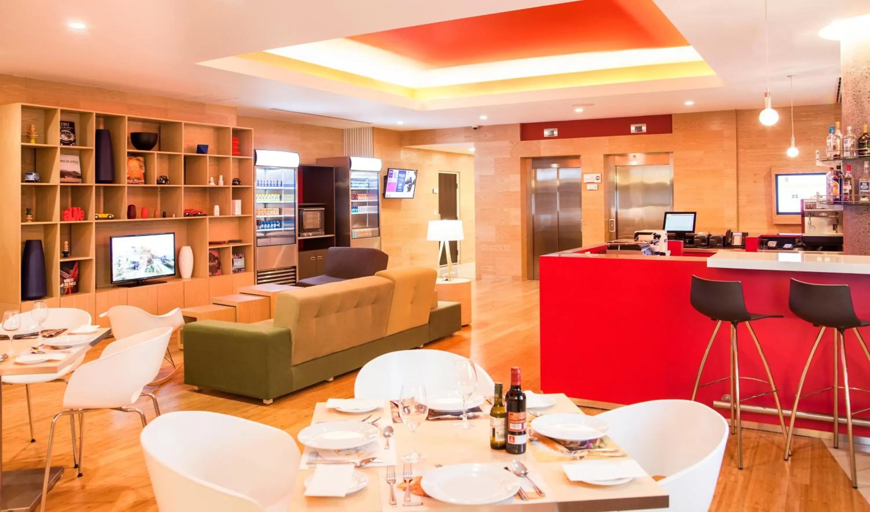 Lobby or reception, Restaurant/Places to Eat in Fiesta Inn Queretaro Centro Sur