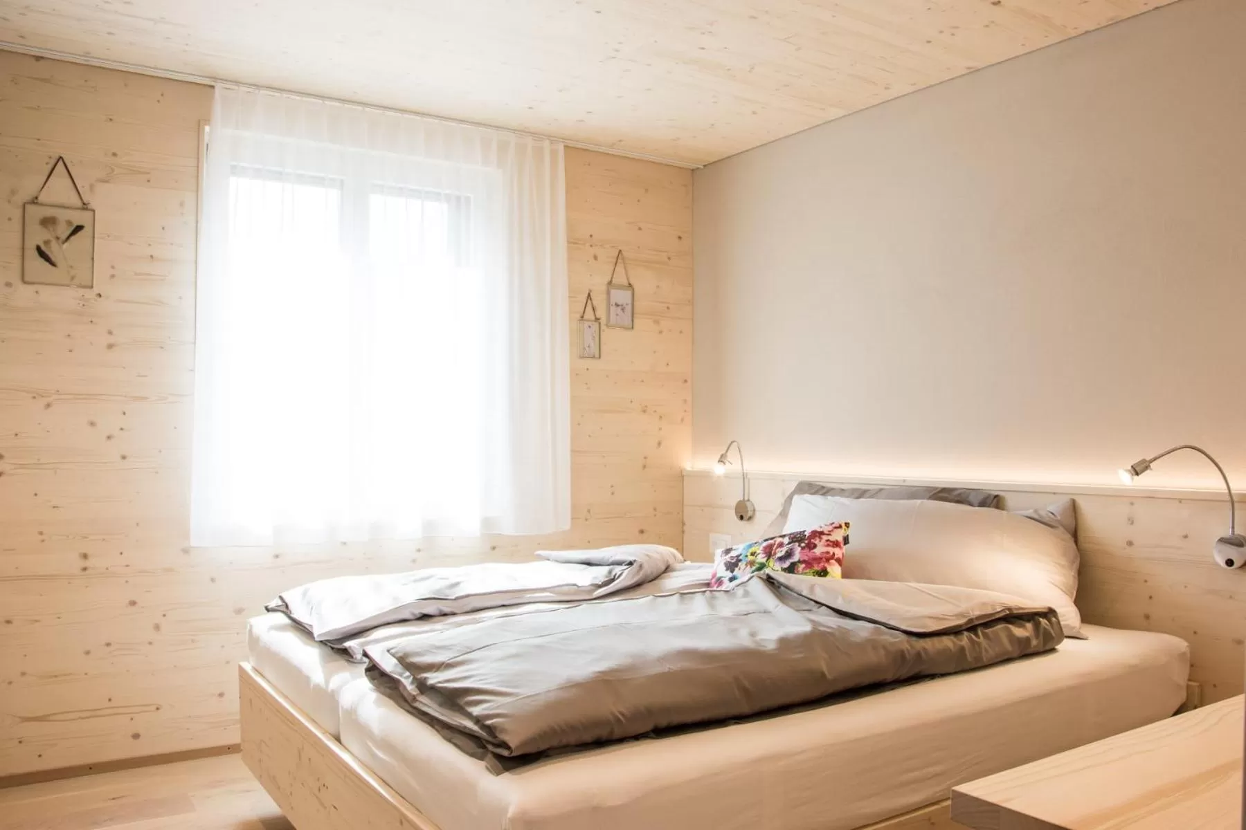 Photo of the whole room, Bed in kroneLODGE - Self-Check-In Hotel