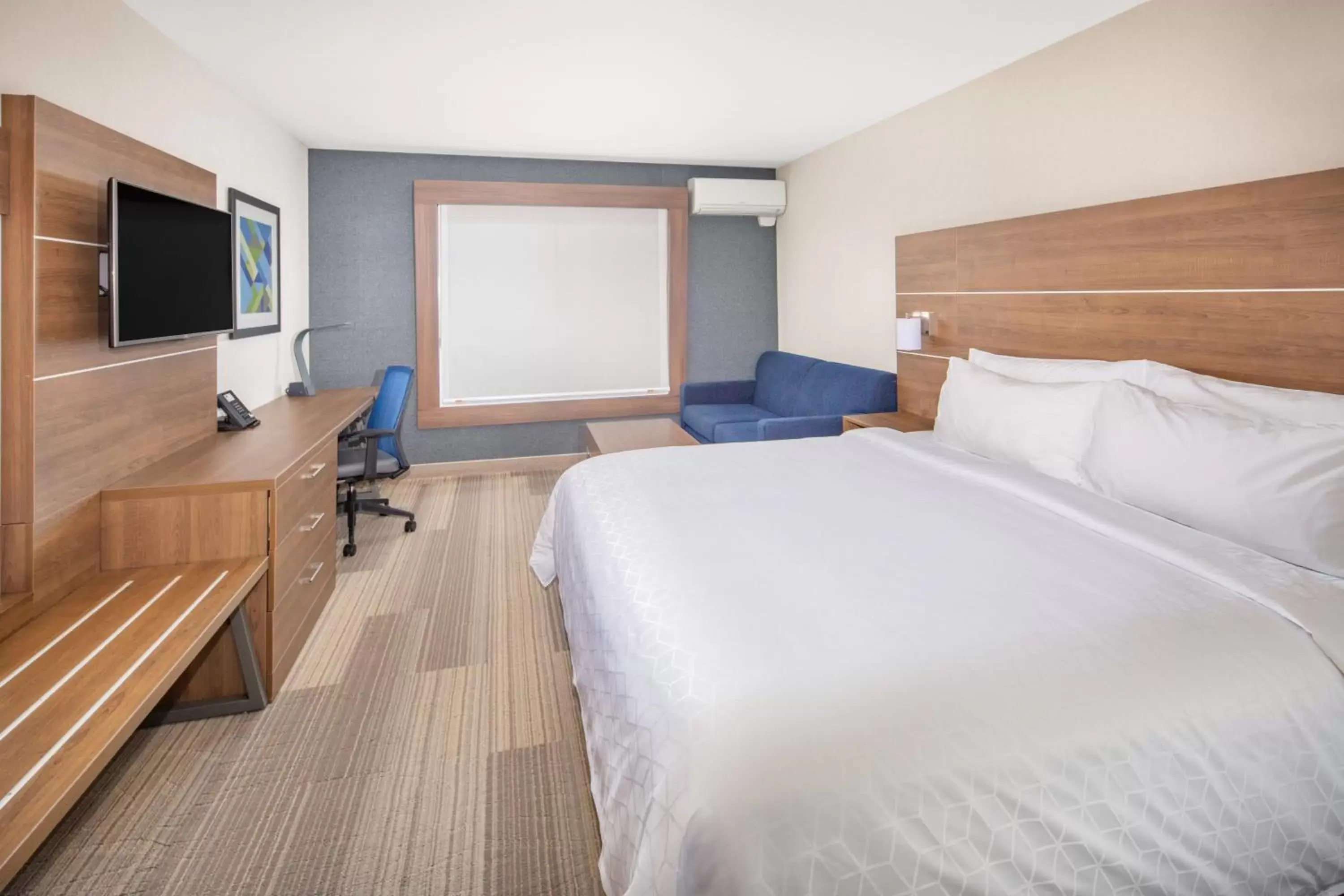 Photo of the whole room, Bed in Holiday Inn Express Hotel & Suites San Diego Airport - Old Town, an IHG Hotel