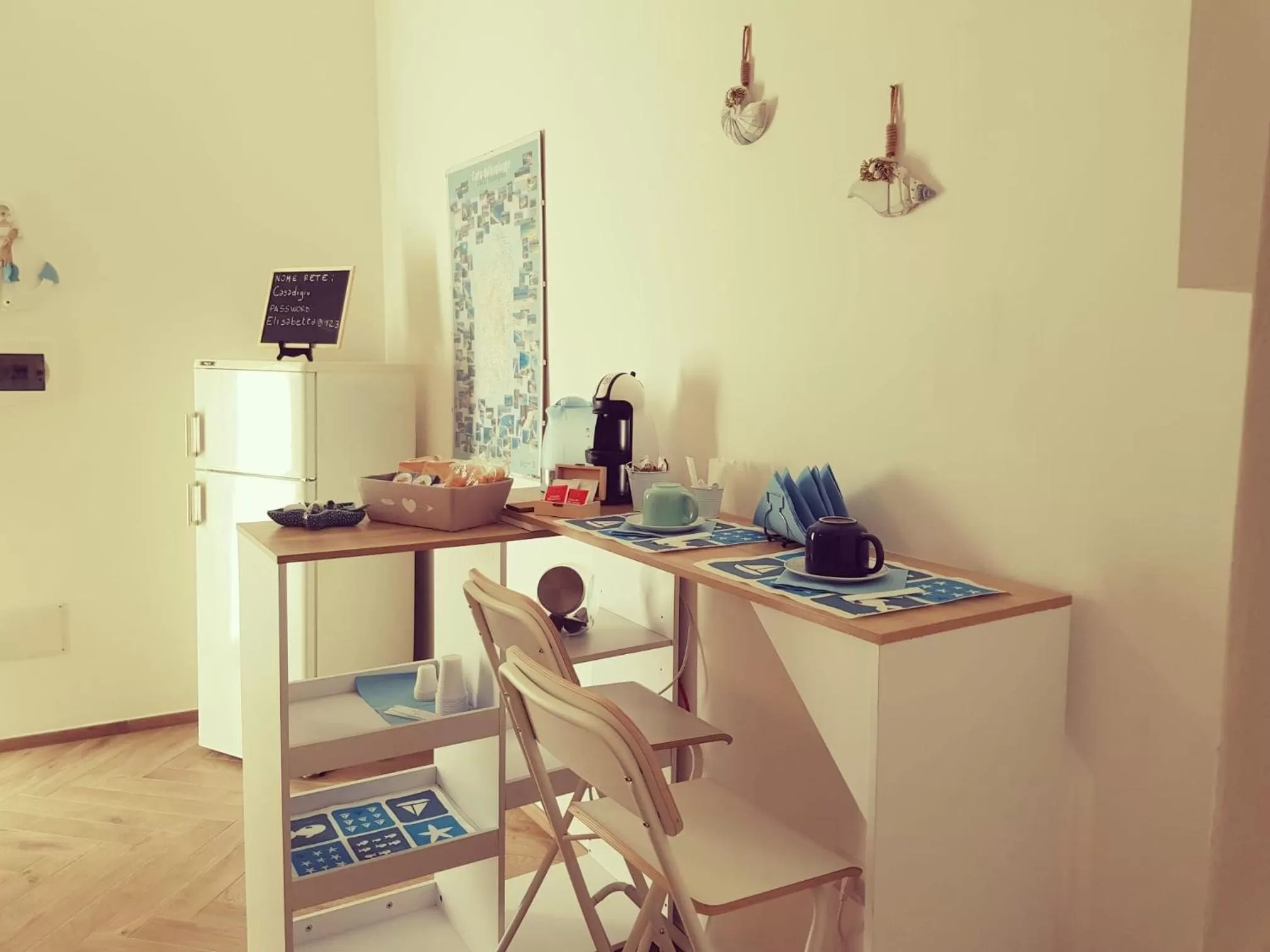 Breakfast, Kitchen/Kitchenette in Casa di Giù