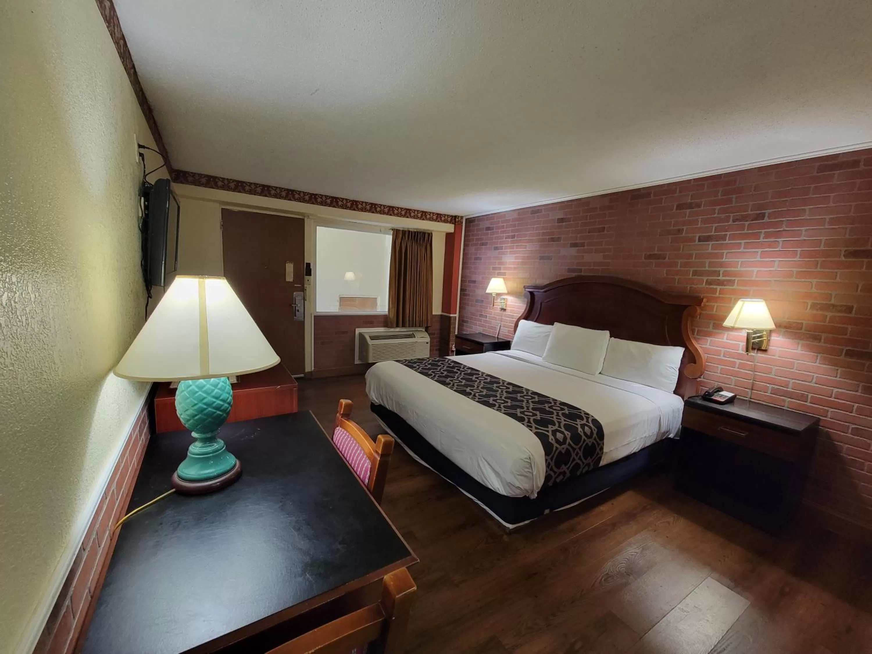 Photo of the whole room, Bed in Eldorado Atlantic City Beach Block