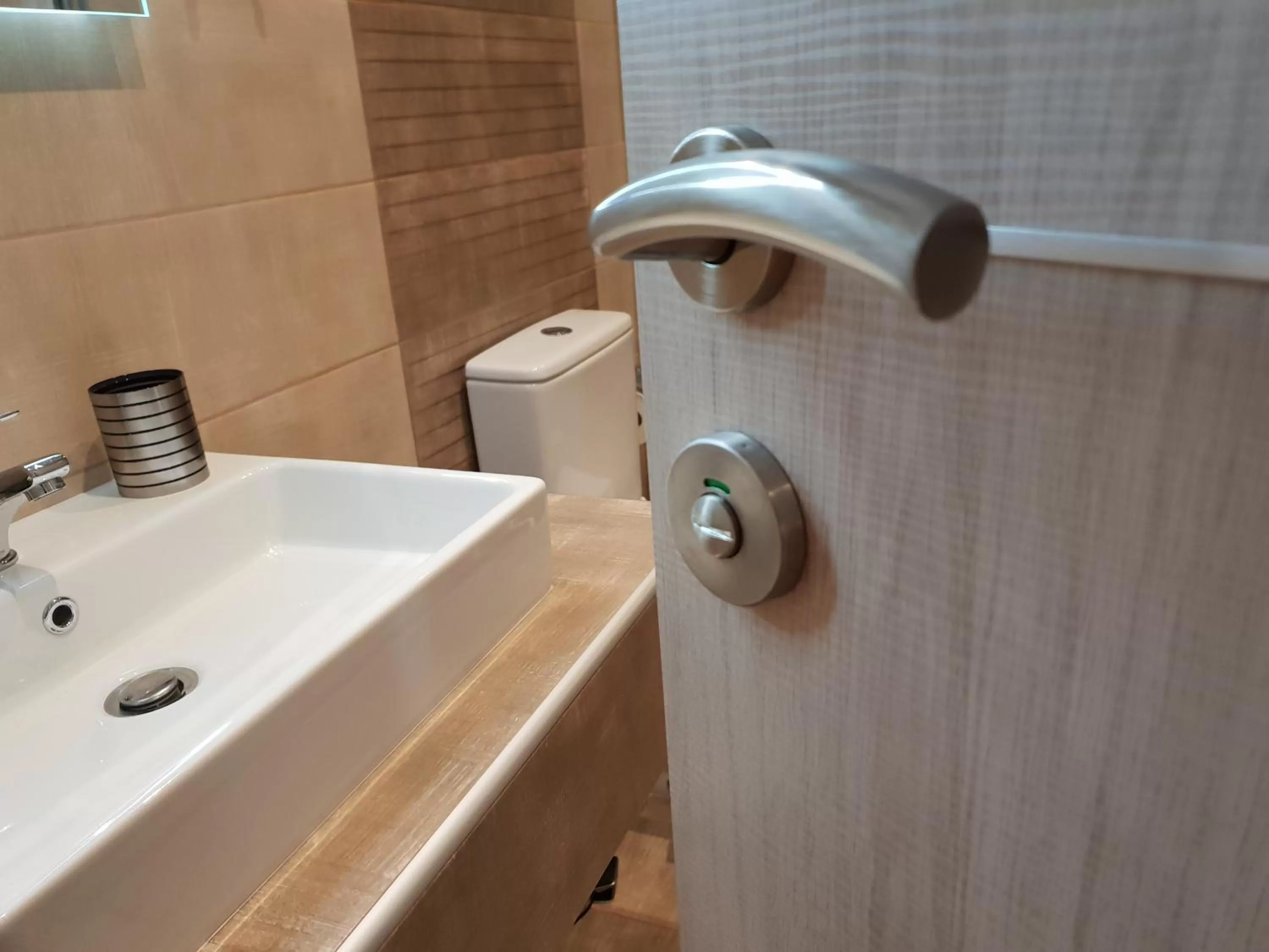 Bathroom in Mondeus Inn Luxury