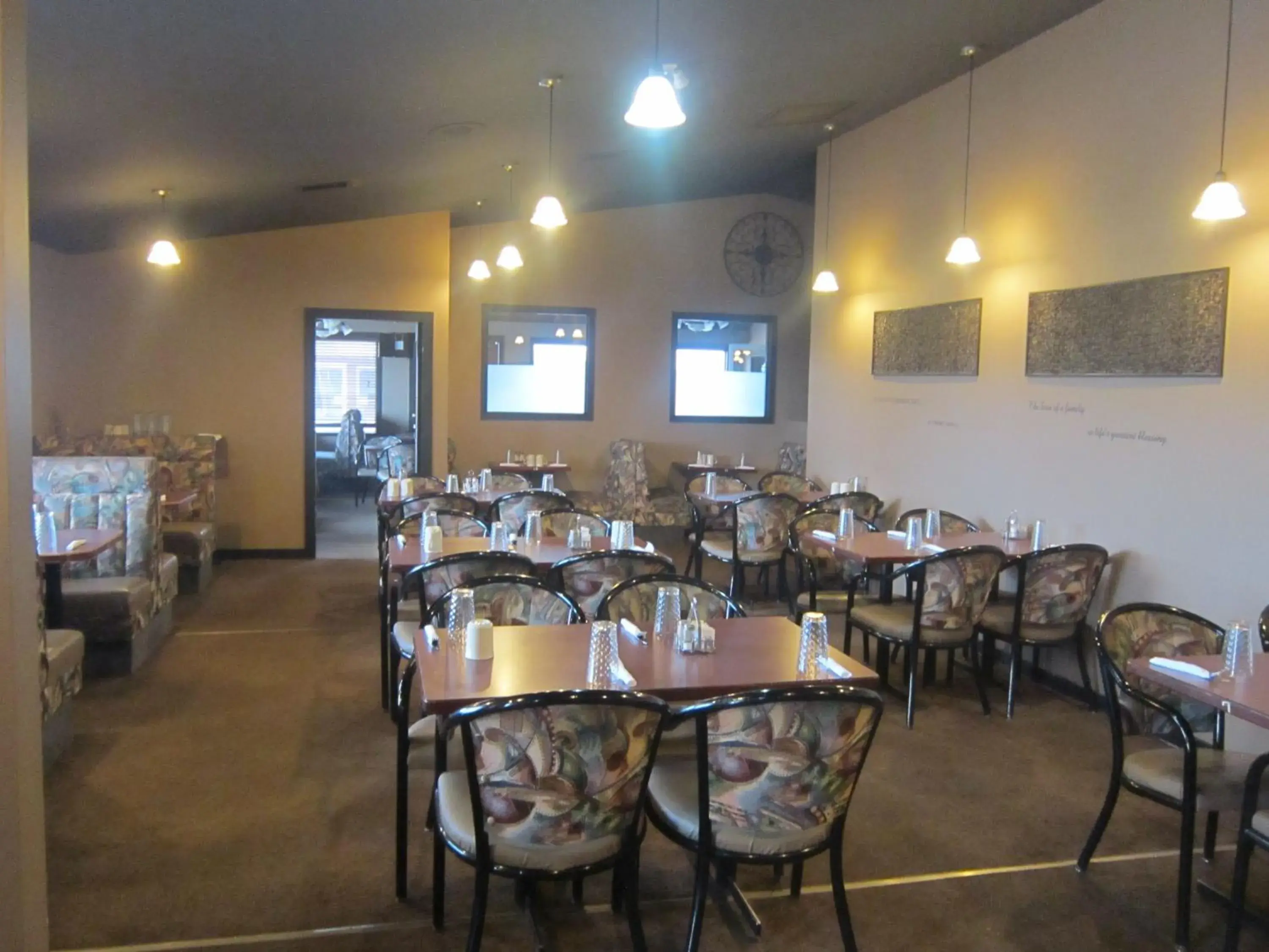 Restaurant/Places to Eat in Battlefords Inn