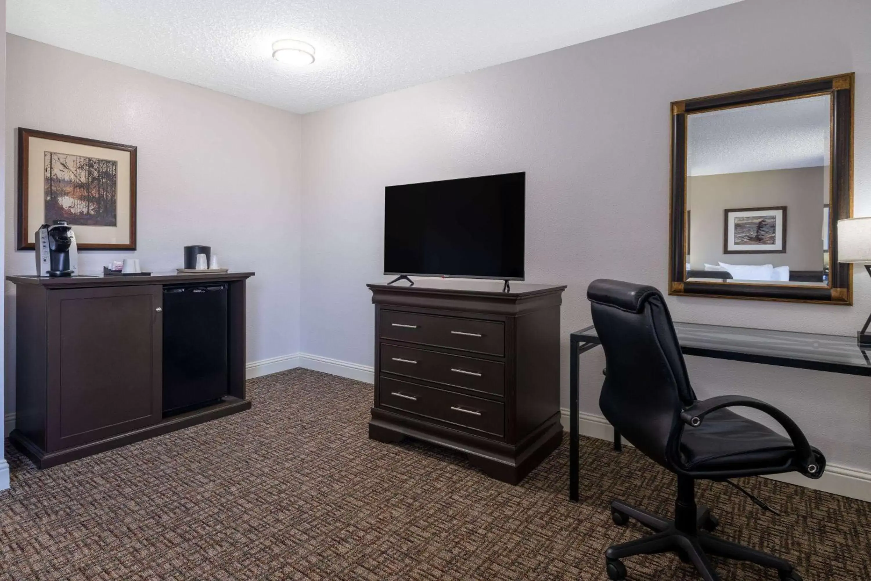 Photo of the whole room in Ramada by Wyndham Juneau Photo of the whole room in Ramada by Wyndham Juneau