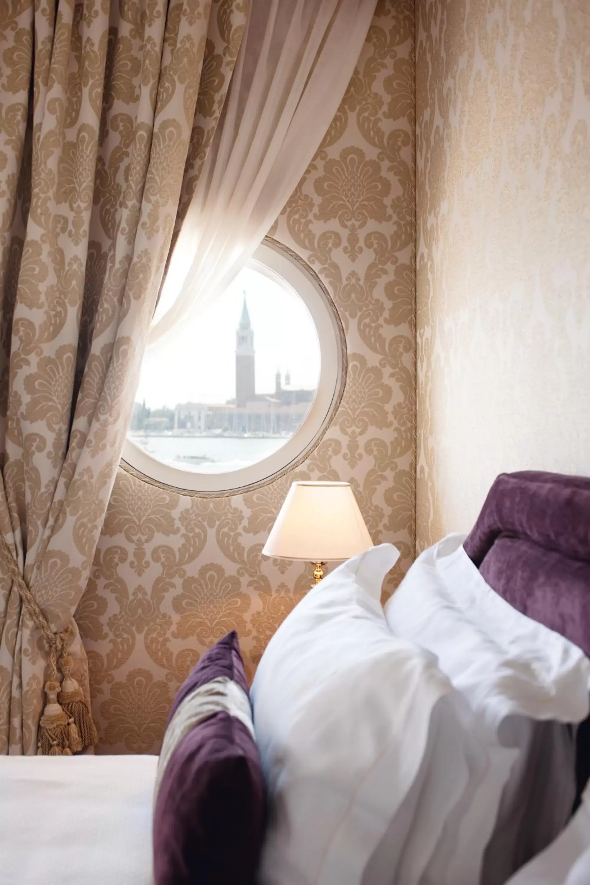 View (from property/room), Bed in Londra Palace Venezia