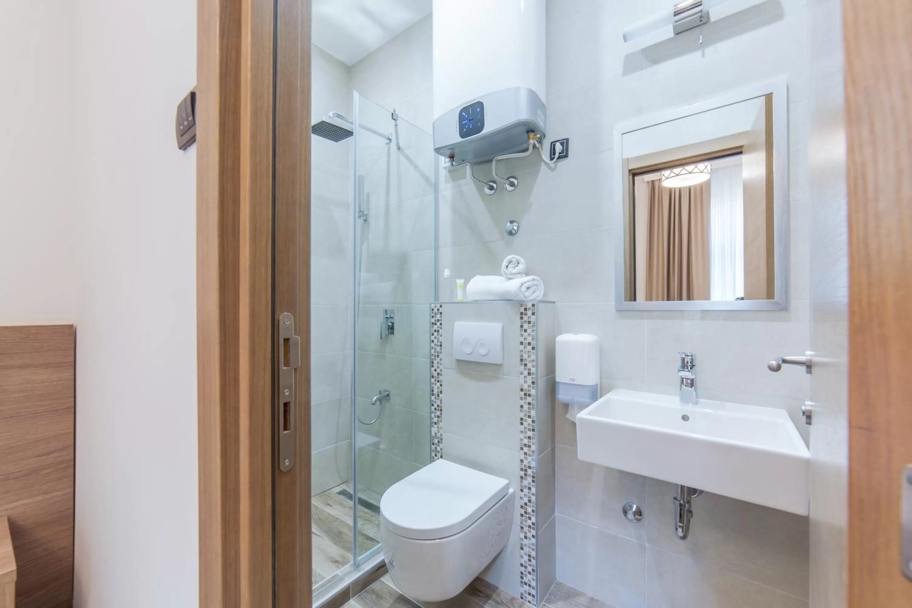 Shower in M House Belgrade Residence