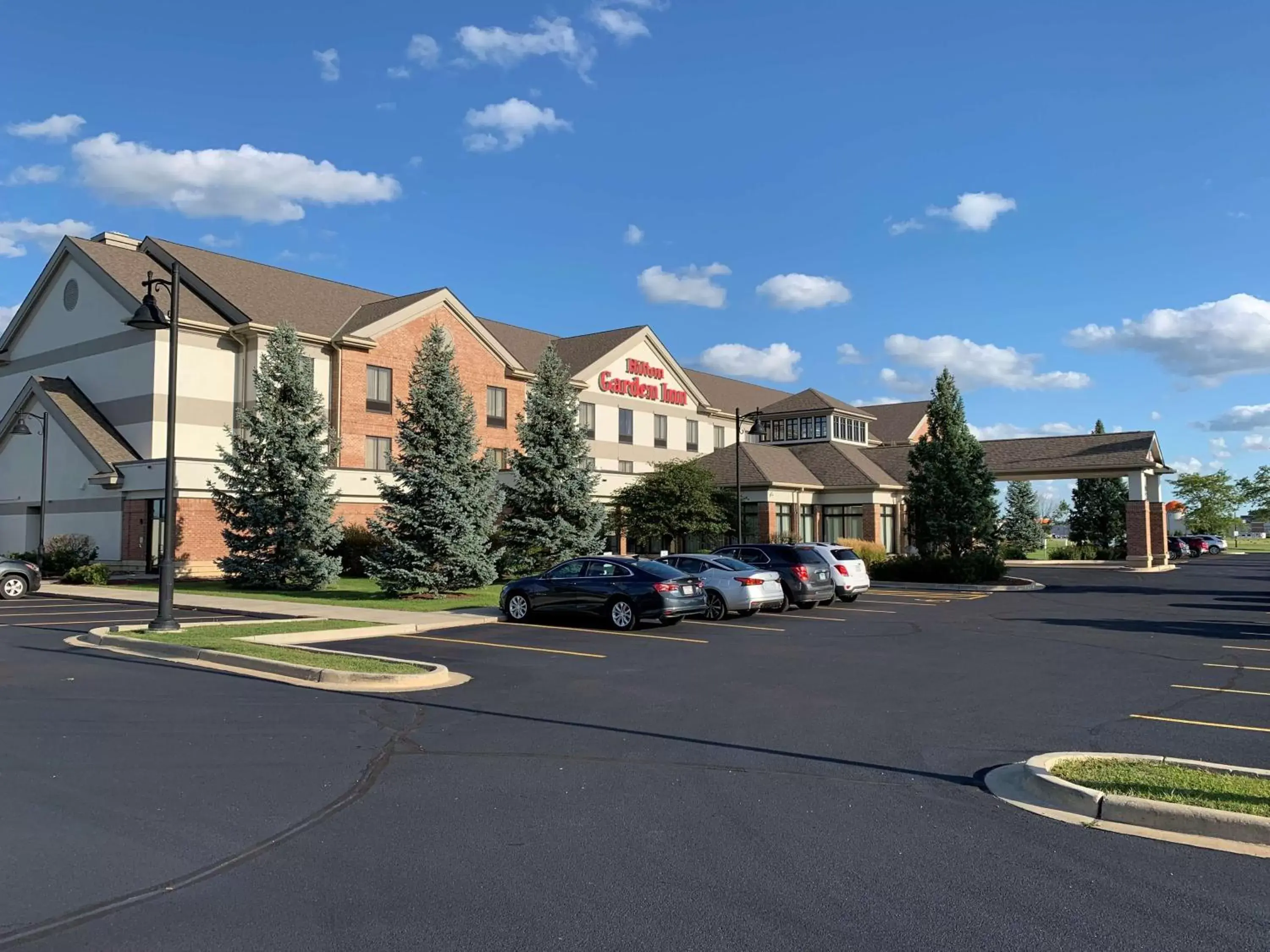 Property Building in Hilton Garden Inn Oconomowoc