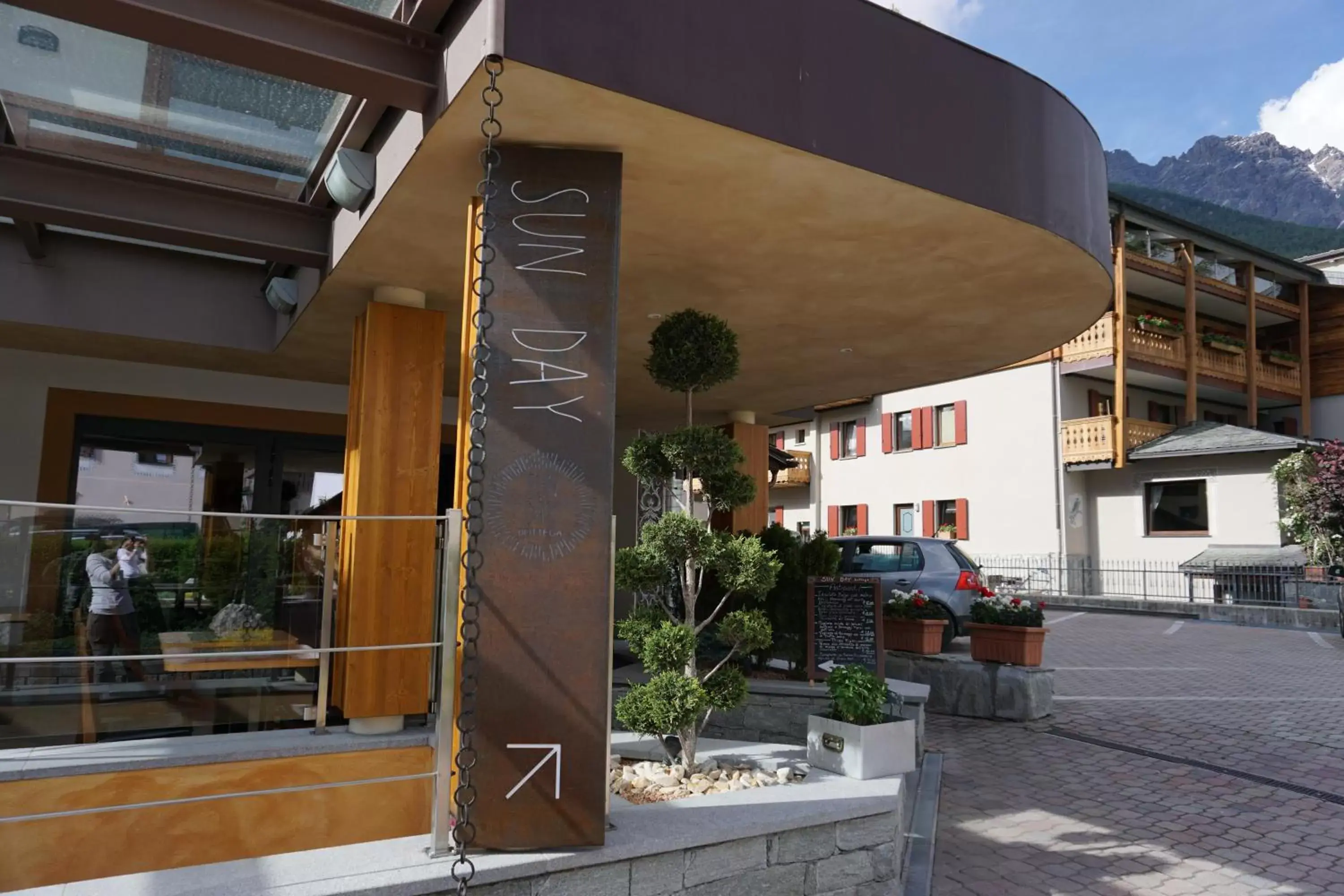 Restaurant/places to eat in Olimpia Hotel
