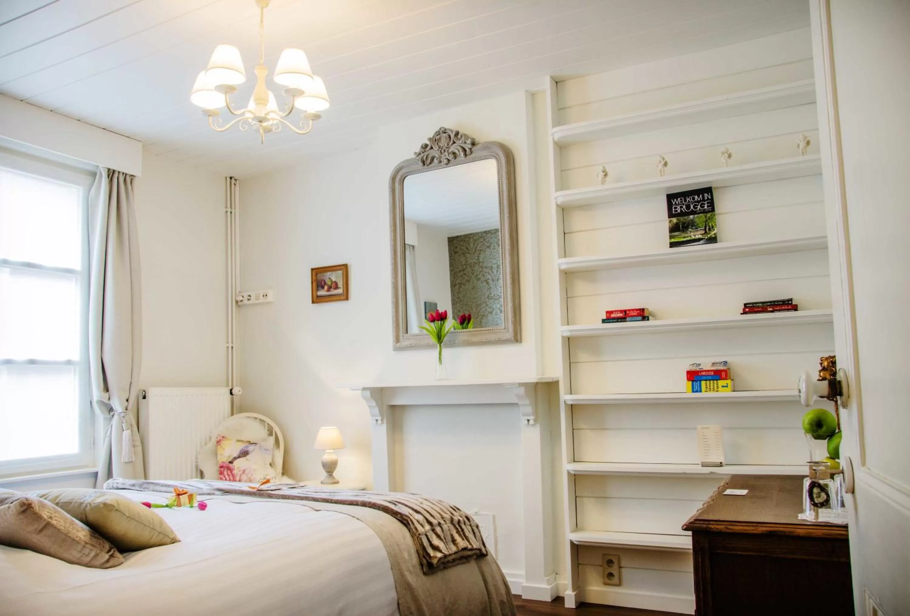 Bedroom, Bed in The White Queen B&B