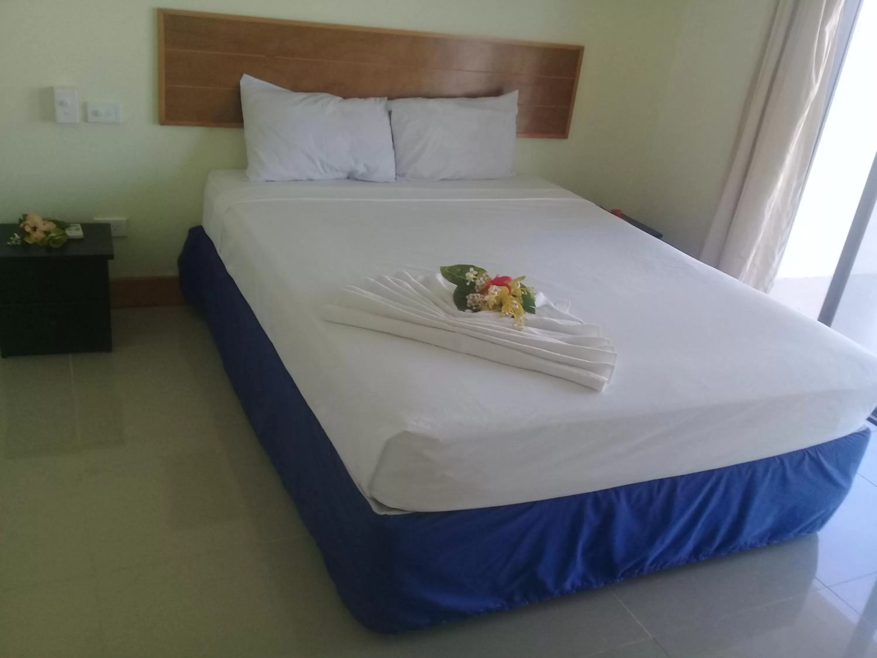 Bed in Anchorage Beach Resort