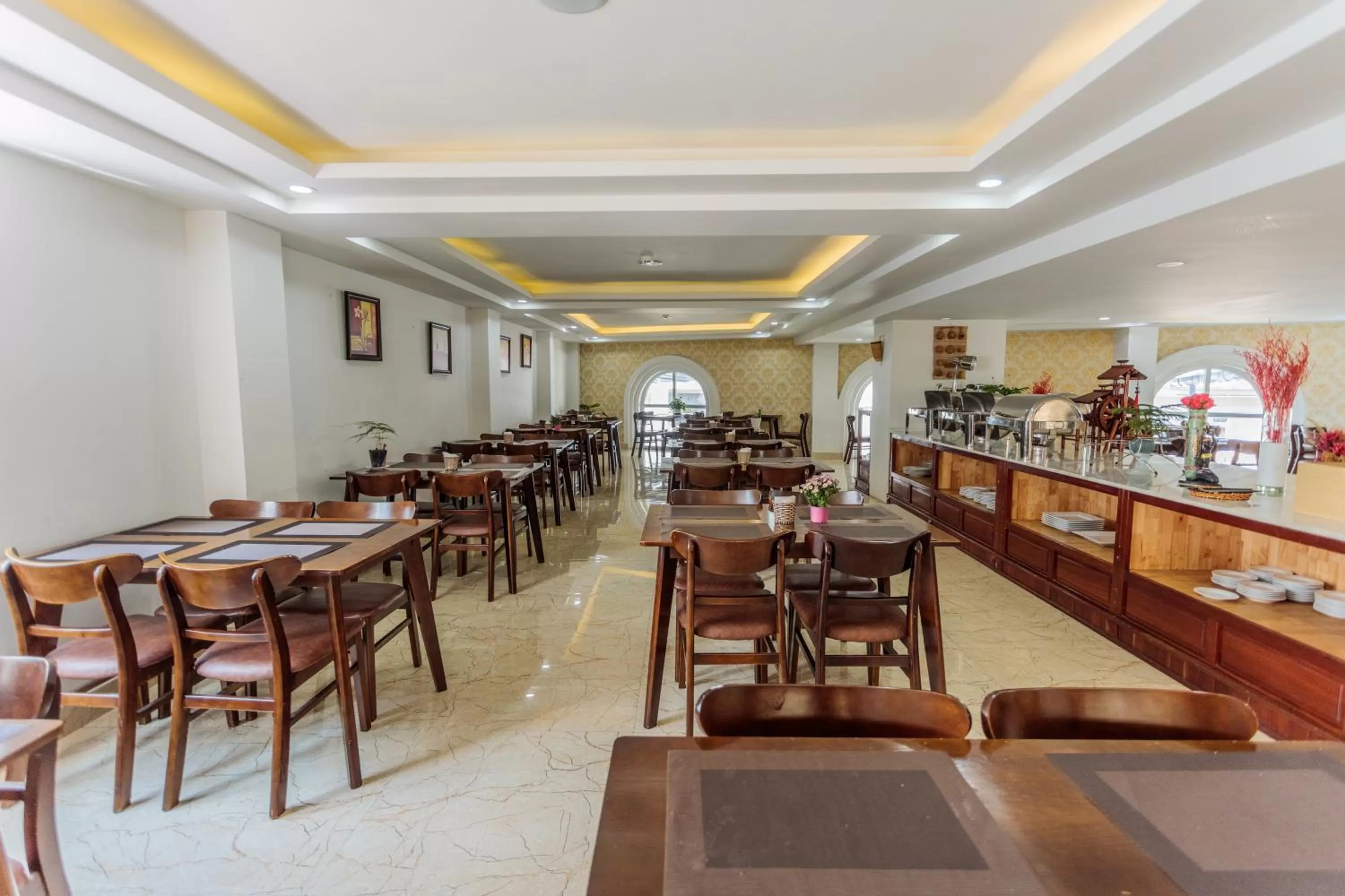 Restaurant/Places to Eat in President Hotel