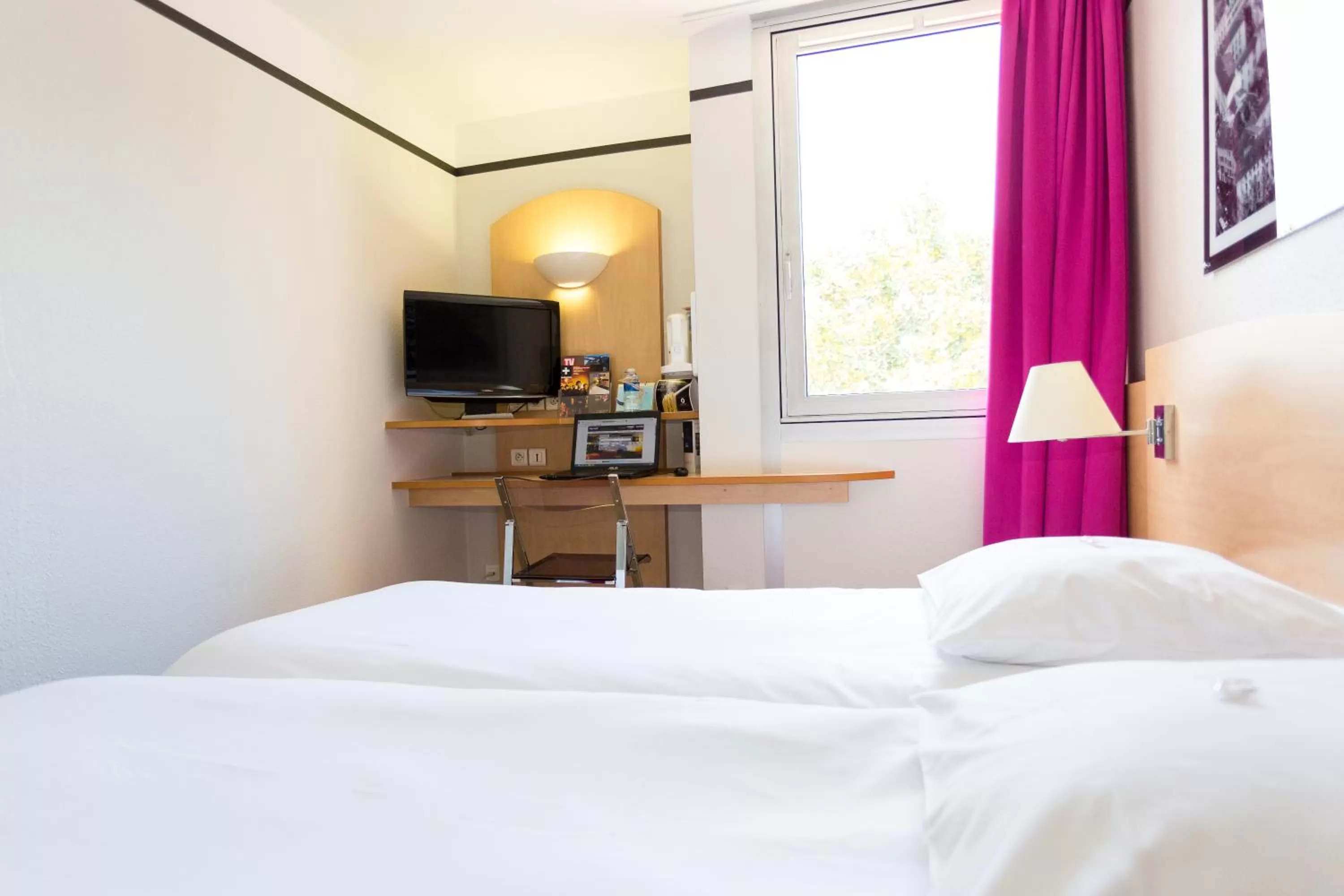 Bed in Hotel inn Grenoble Eybens Parc des Expositions Ex Kyriad