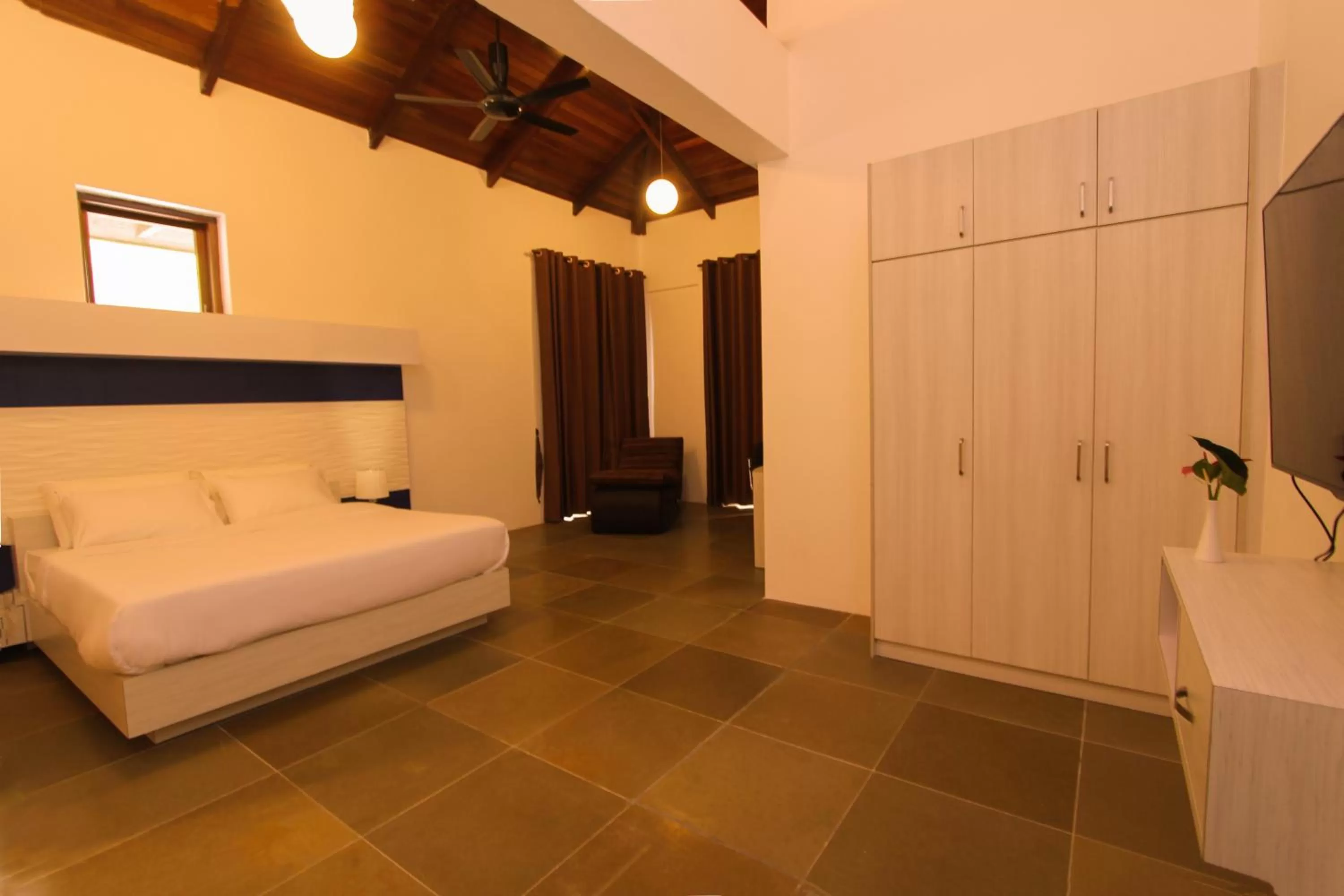 Photo of the whole room, Bed in Harmony Valley Retreat