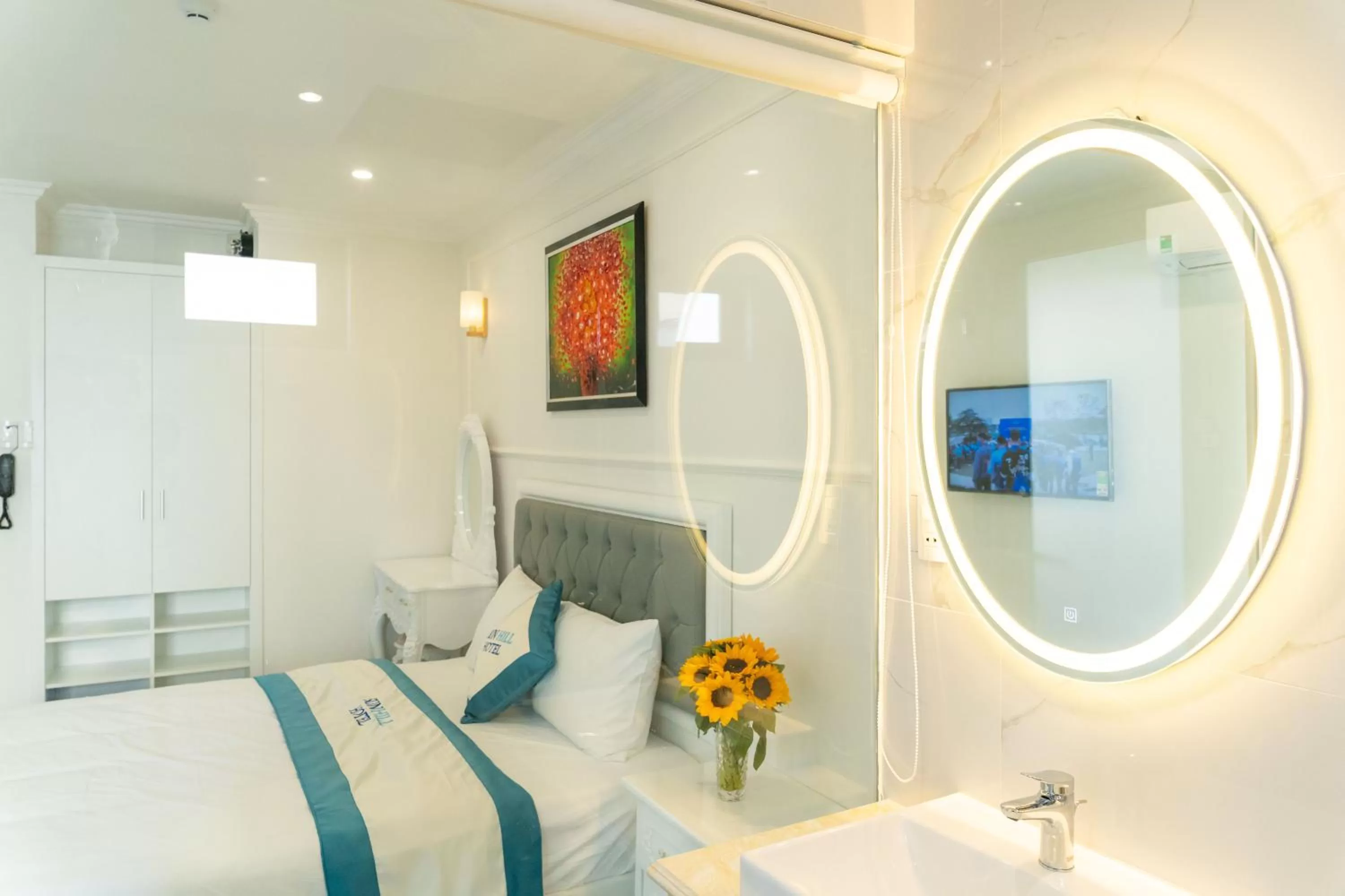 Bedroom, Bed in Sun Hill Hotel