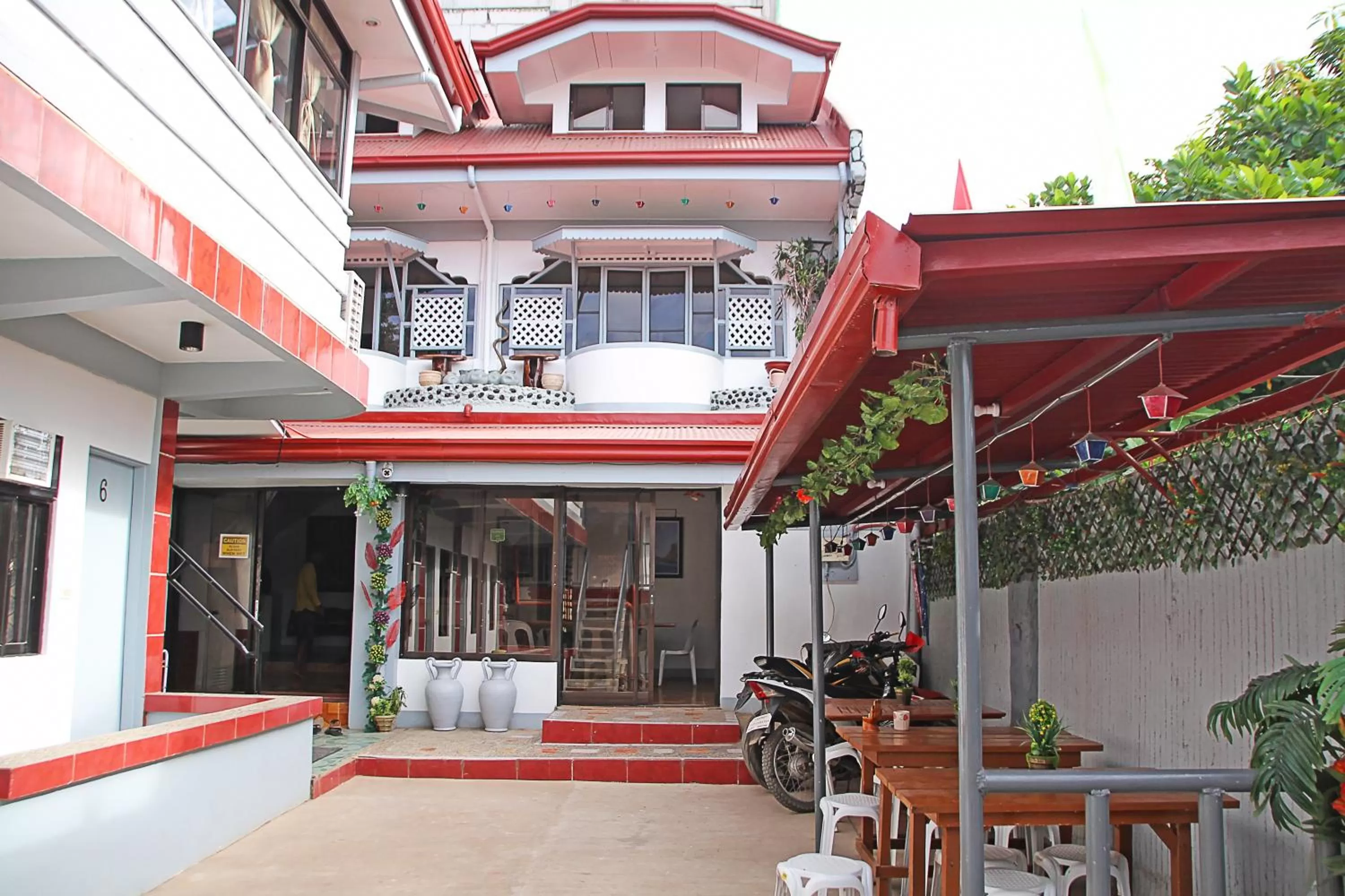 Property building in Mario's Travellers Inn