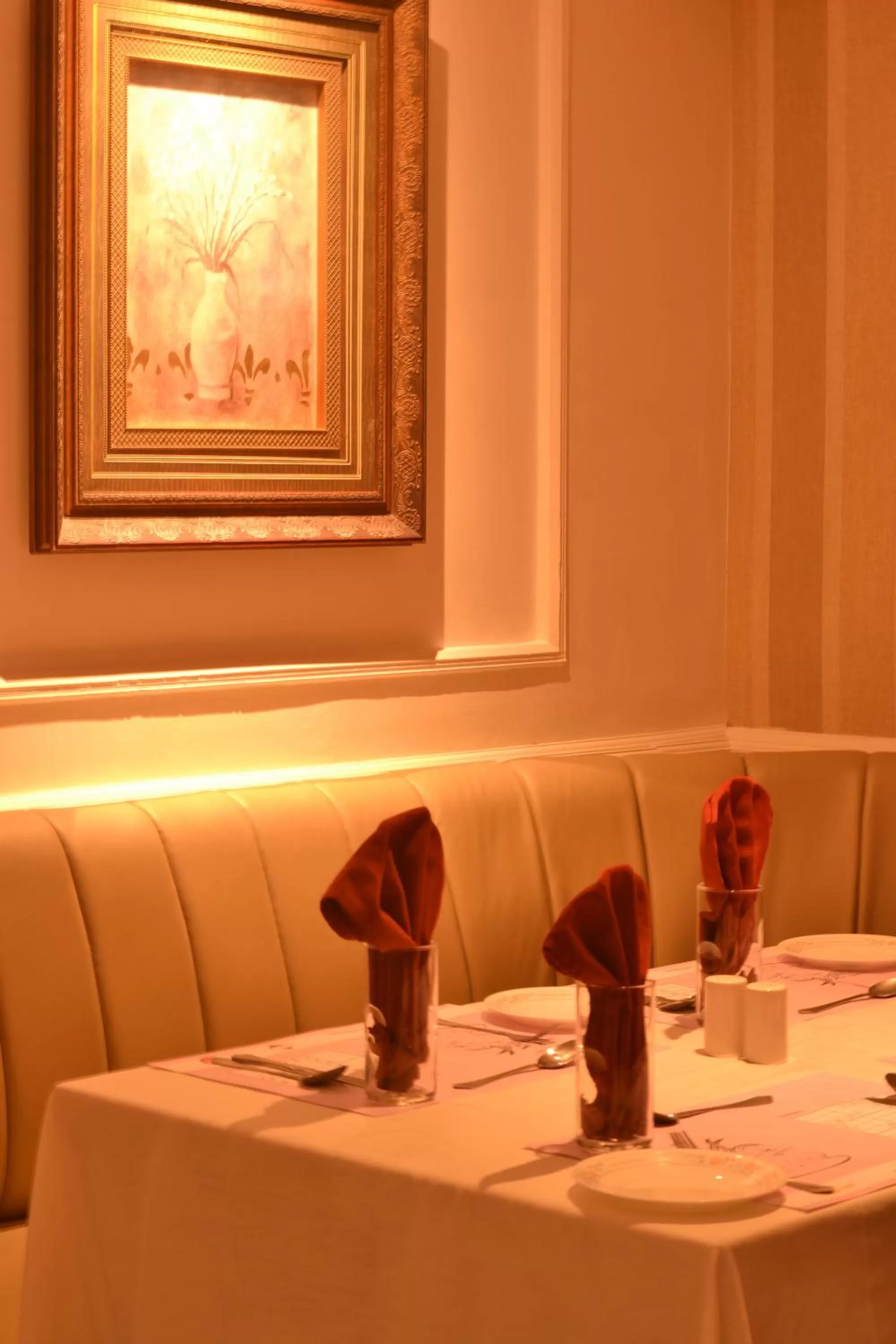 Restaurant/places to eat in Hotel Ranjith