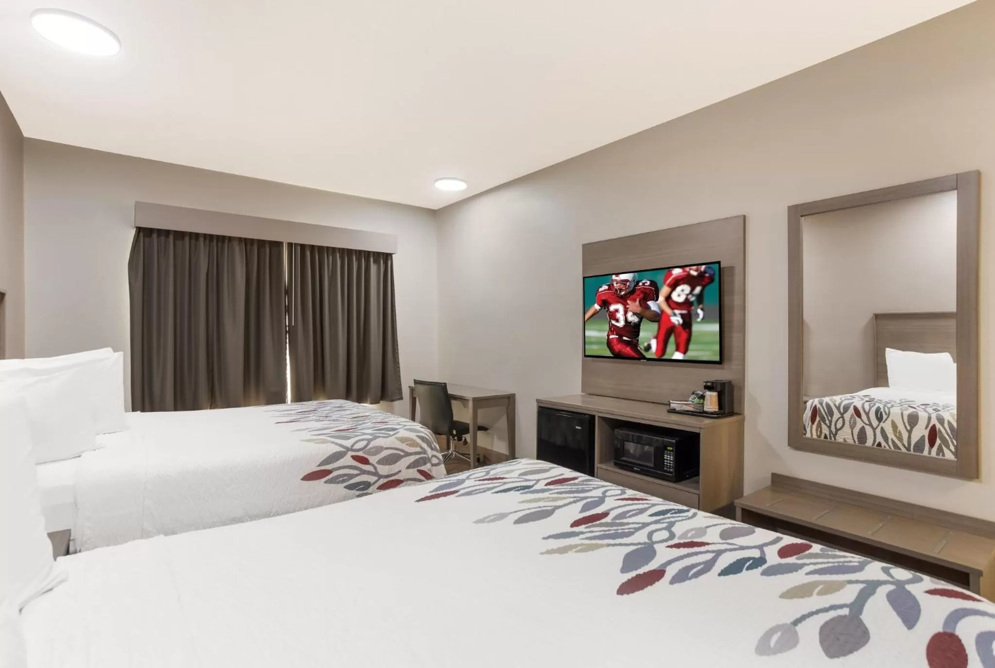 Bedroom, Bed in Red Roof Inn & Suites Corbin