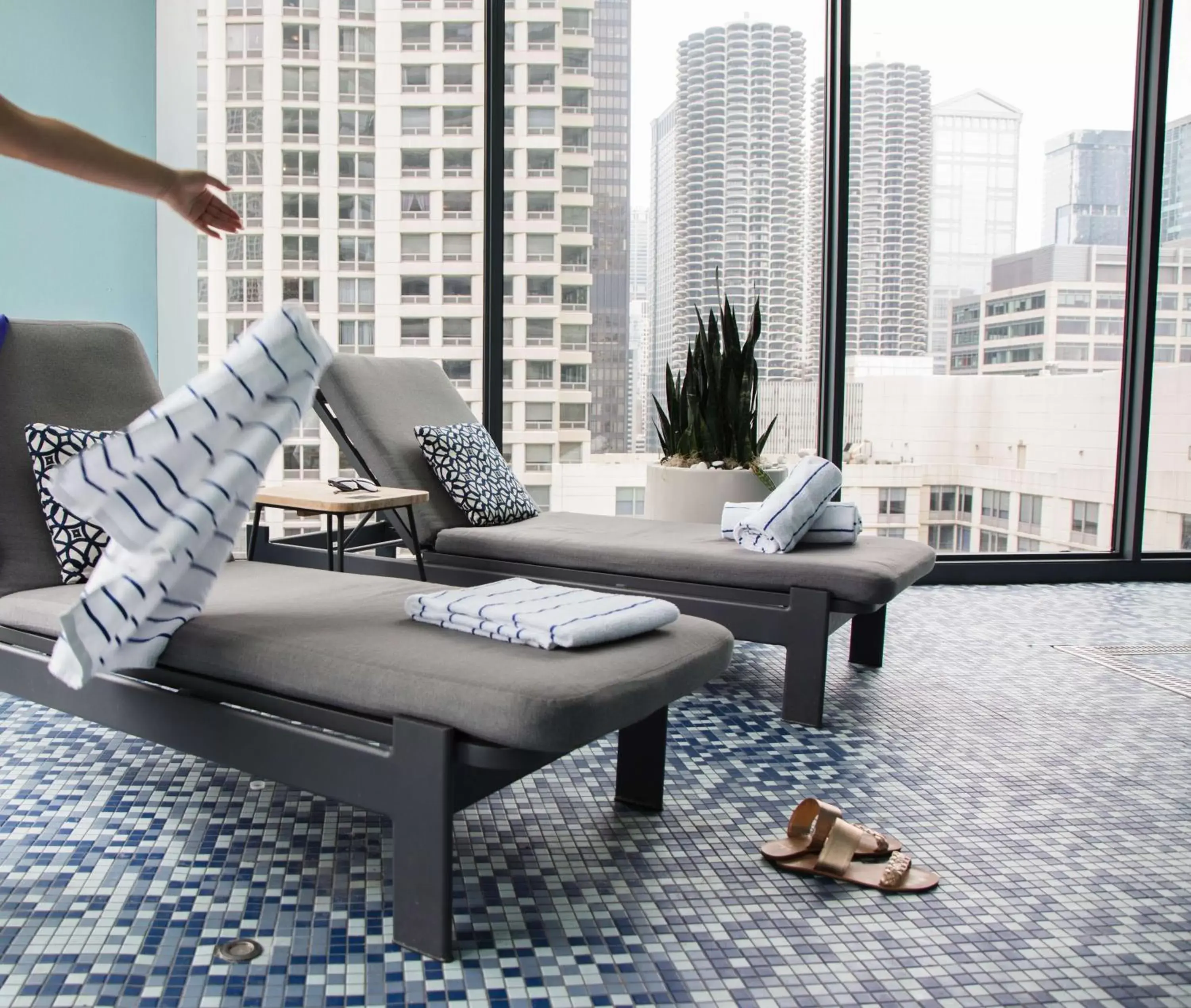 Pool view, Seating Area in The Royal Sonesta Chicago River North