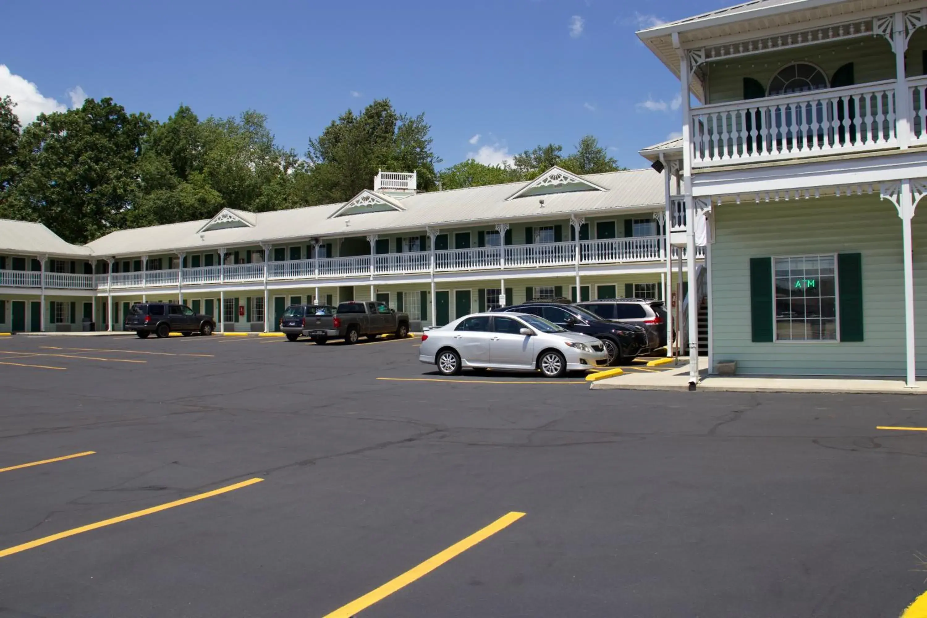 Property Building in Key West Inn - Cookeville