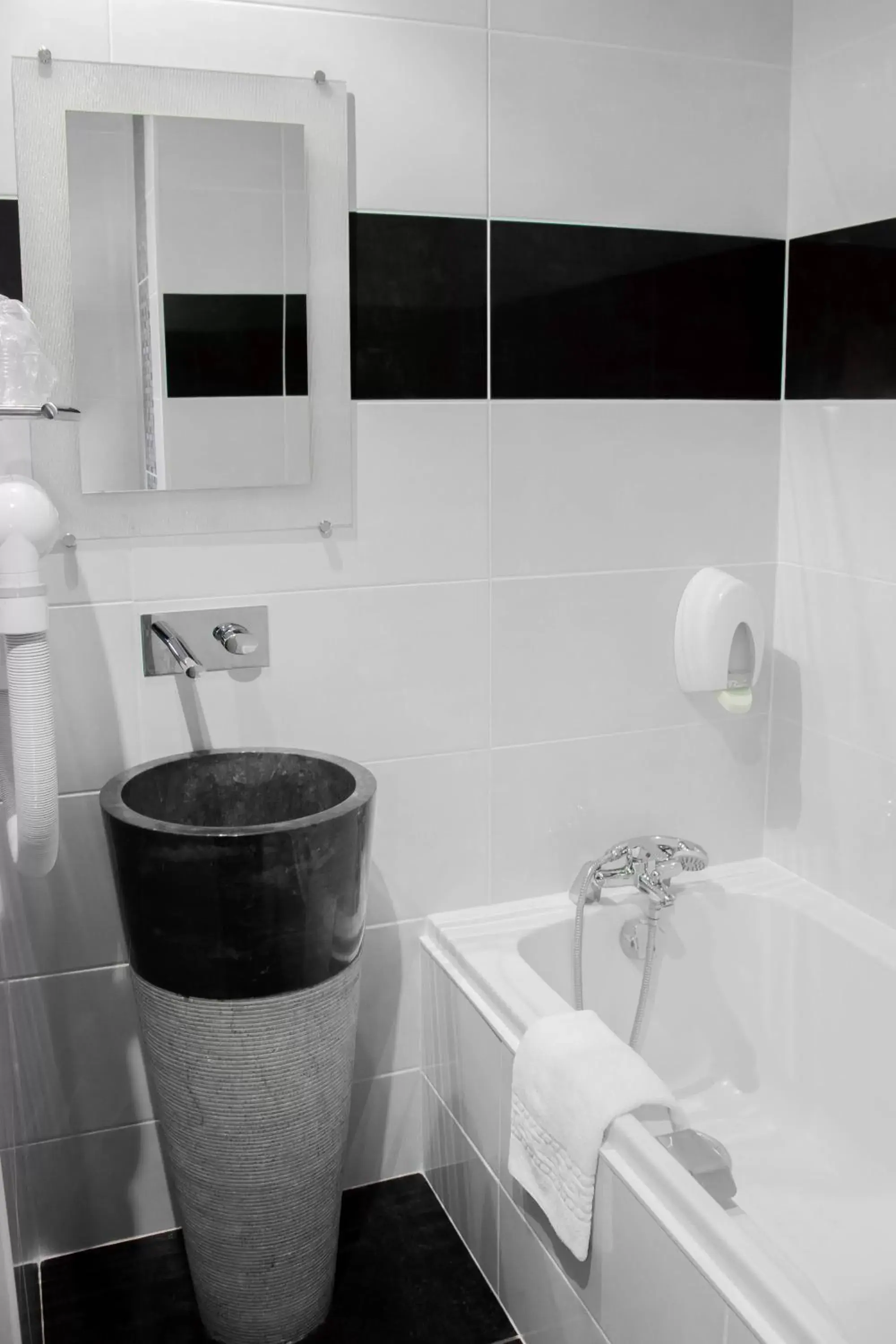 Toilet, Bathroom in Cit'Hotel Europeen