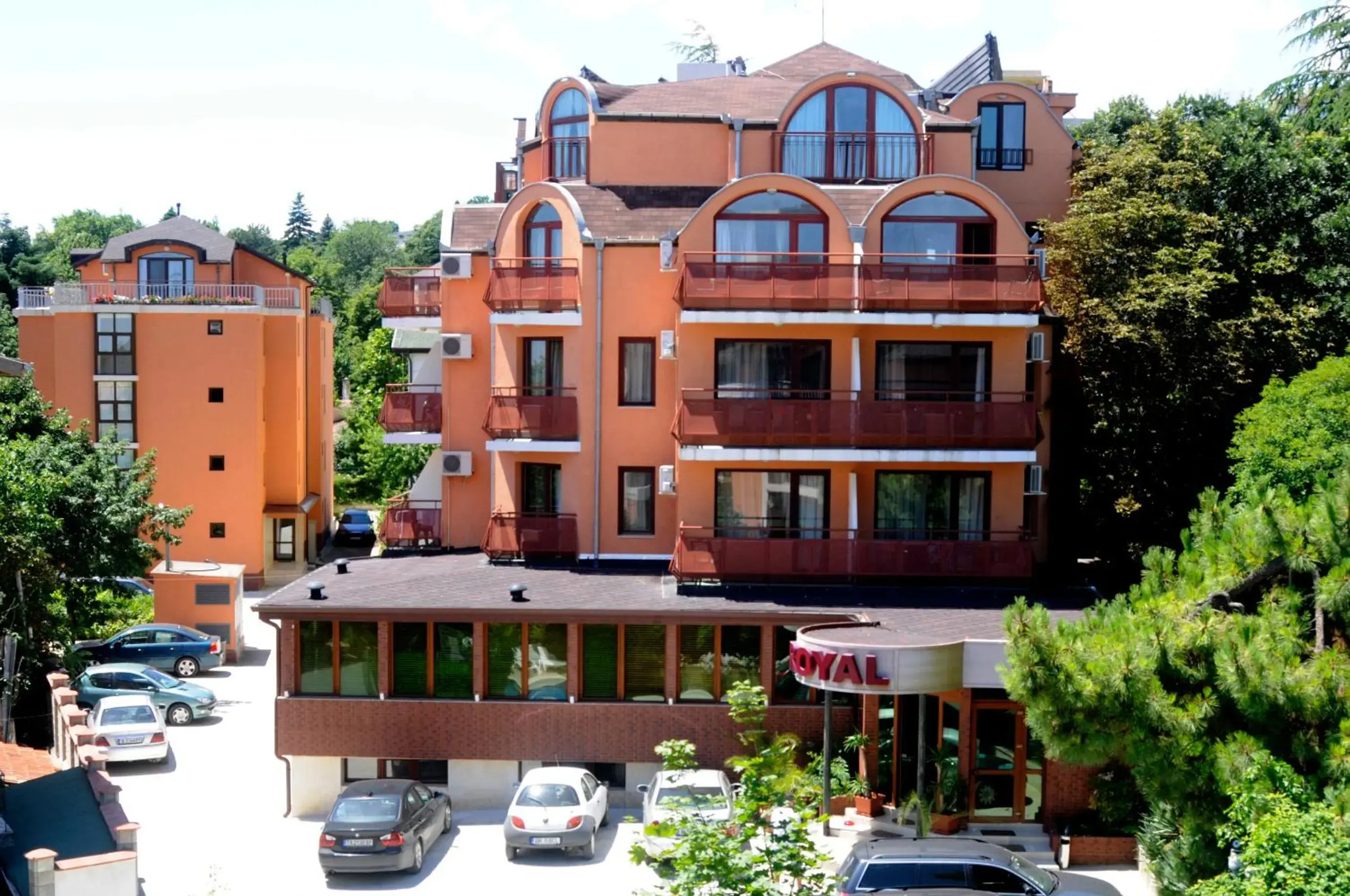 Property building in Royal Beach Property building in Royal Beach
