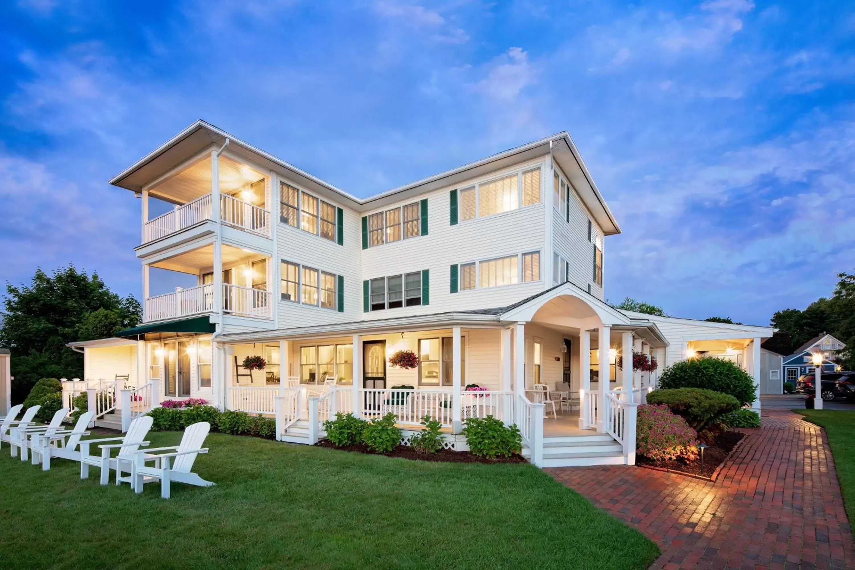 Property Building in Inn at Harbor Hill Marina