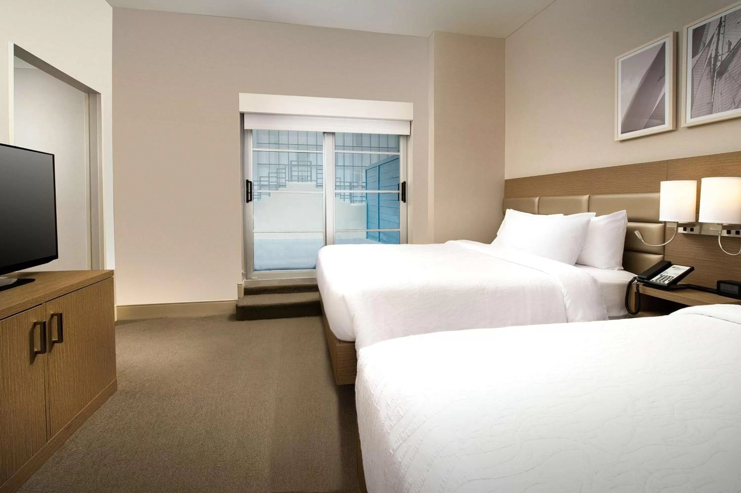 Bedroom, Bed in Hilton Garden Inn Miami South Beach