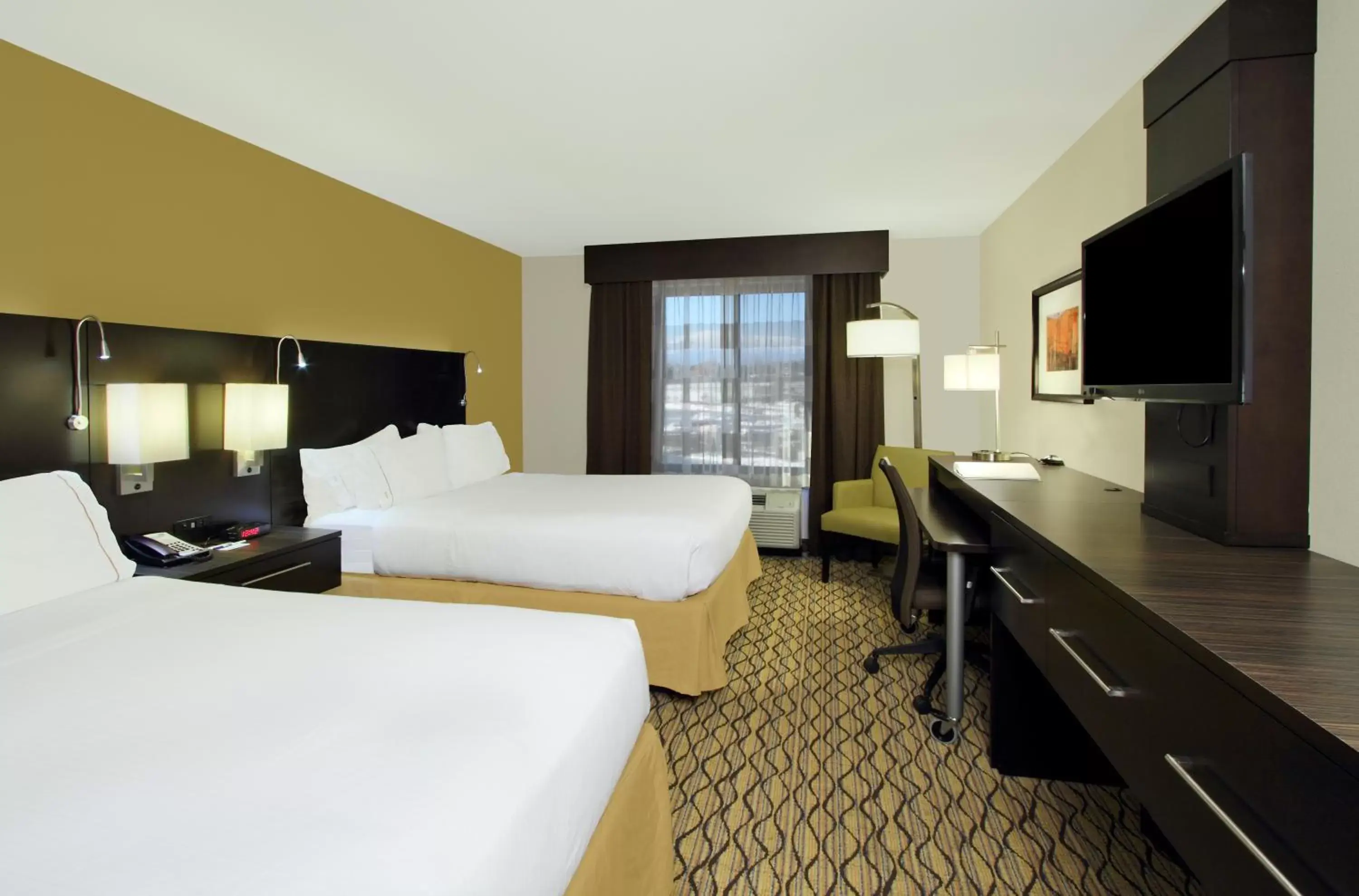 Photo of the whole room, Room Photo in Holiday Inn Express - Colorado Springs - First & Main, an IHG Hotel