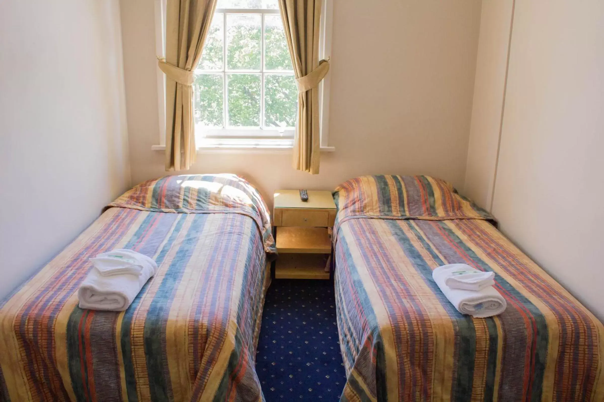 Bedroom, Bed in Gardners Inn Hotel