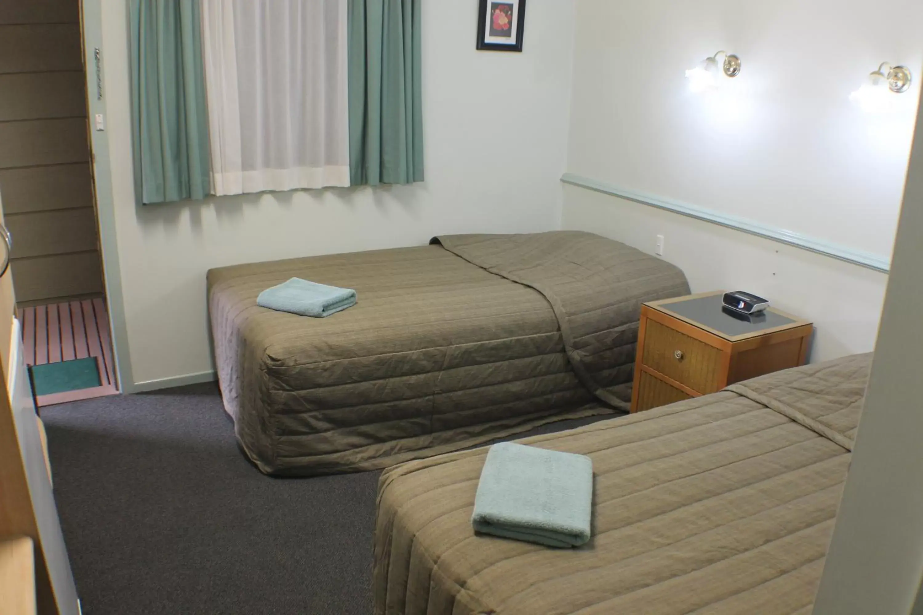 Photo of the whole room, Room Photo in Lake Forbes Motel