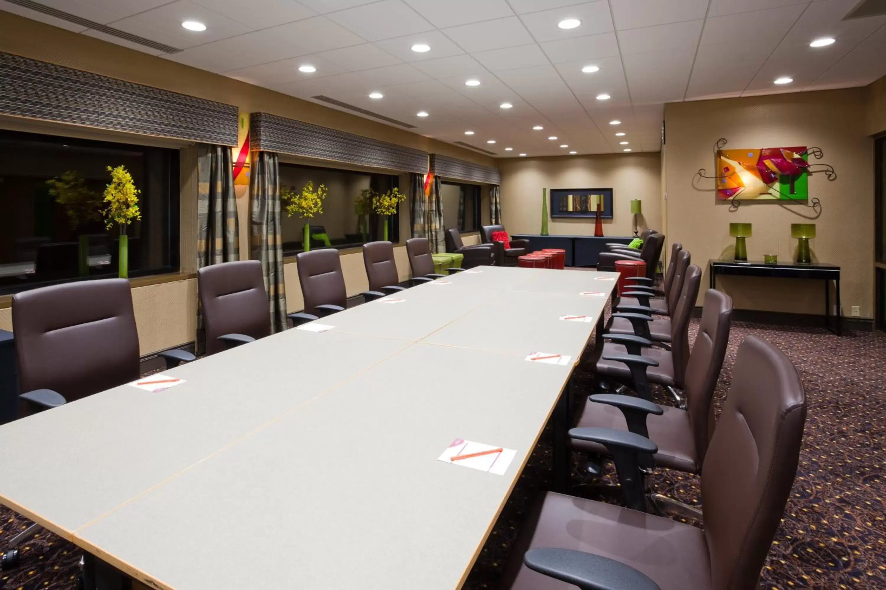 Meeting/conference room in Crowne Plaza Minneapolis West, an IHG Hotel